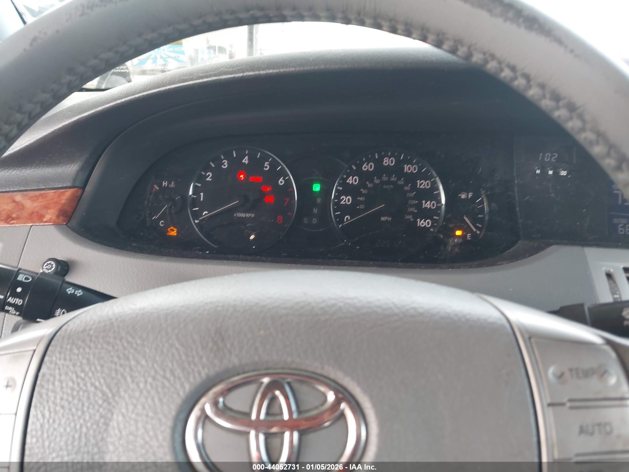 TOYOTA AVALON image 7