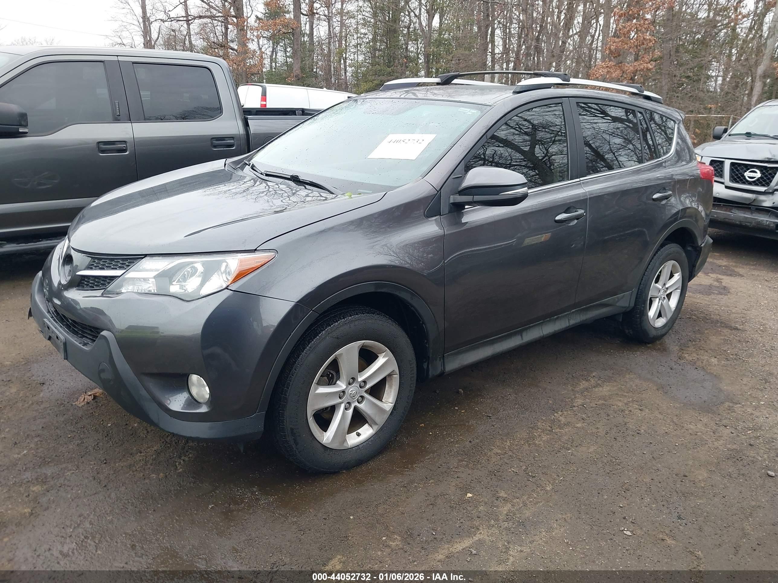 TOYOTA RAV4 image 2