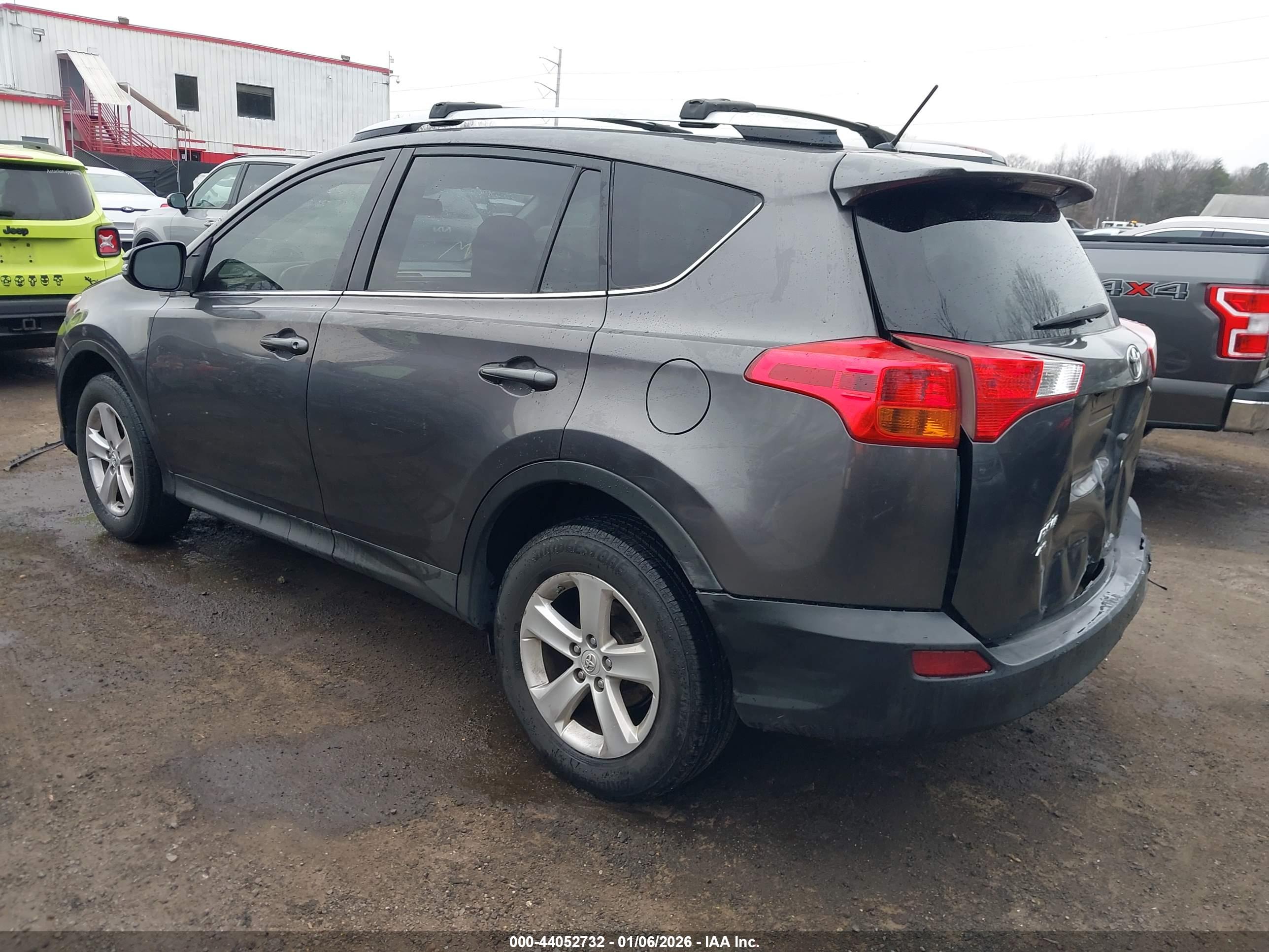 TOYOTA RAV4 image 3