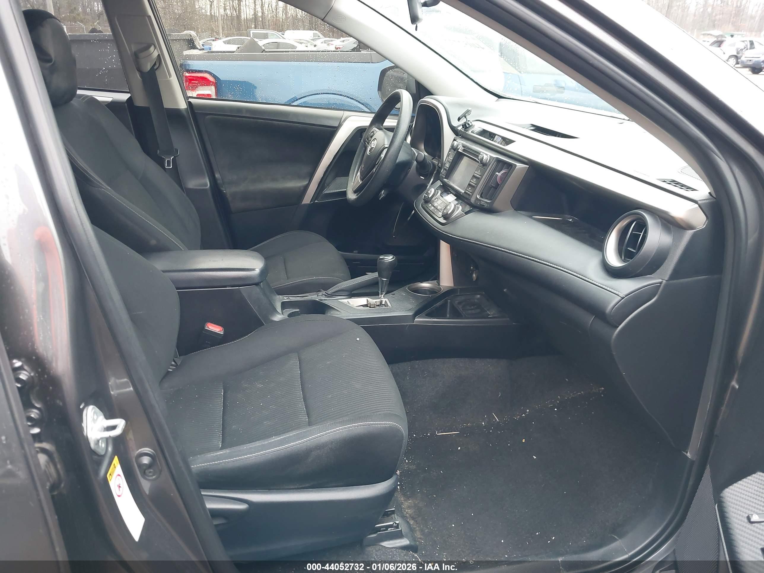 TOYOTA RAV4 image 5