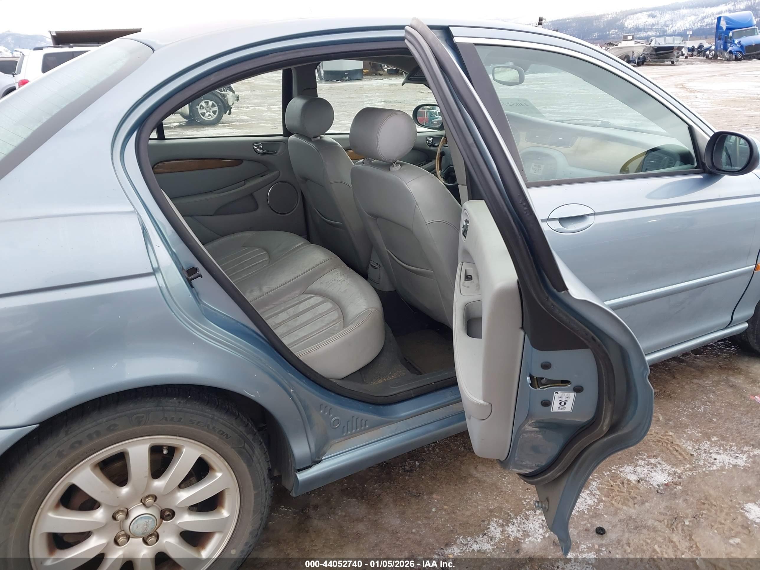 JAGUAR X-TYPE image 8