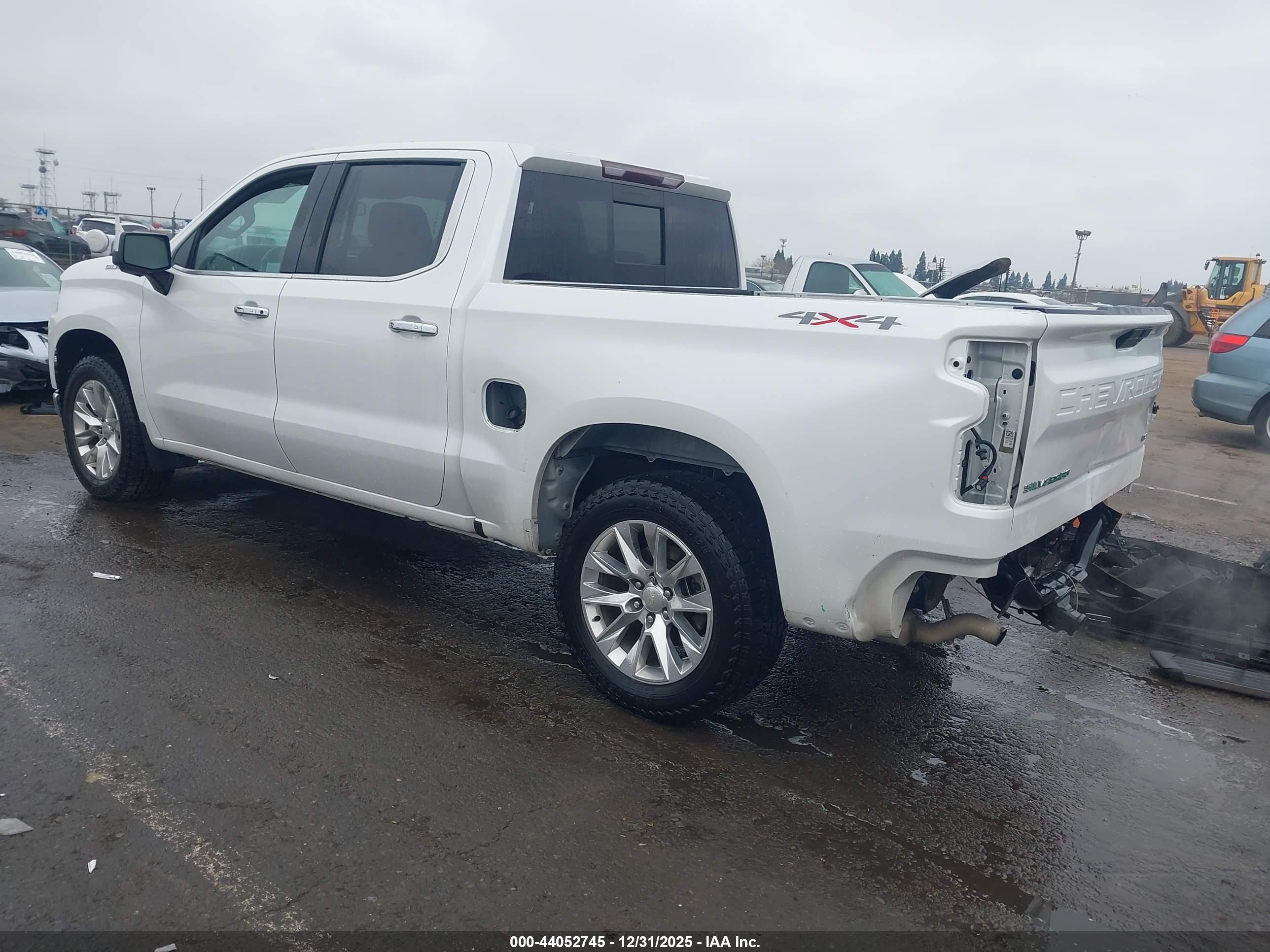CHEVROLET SILVERADO image 3