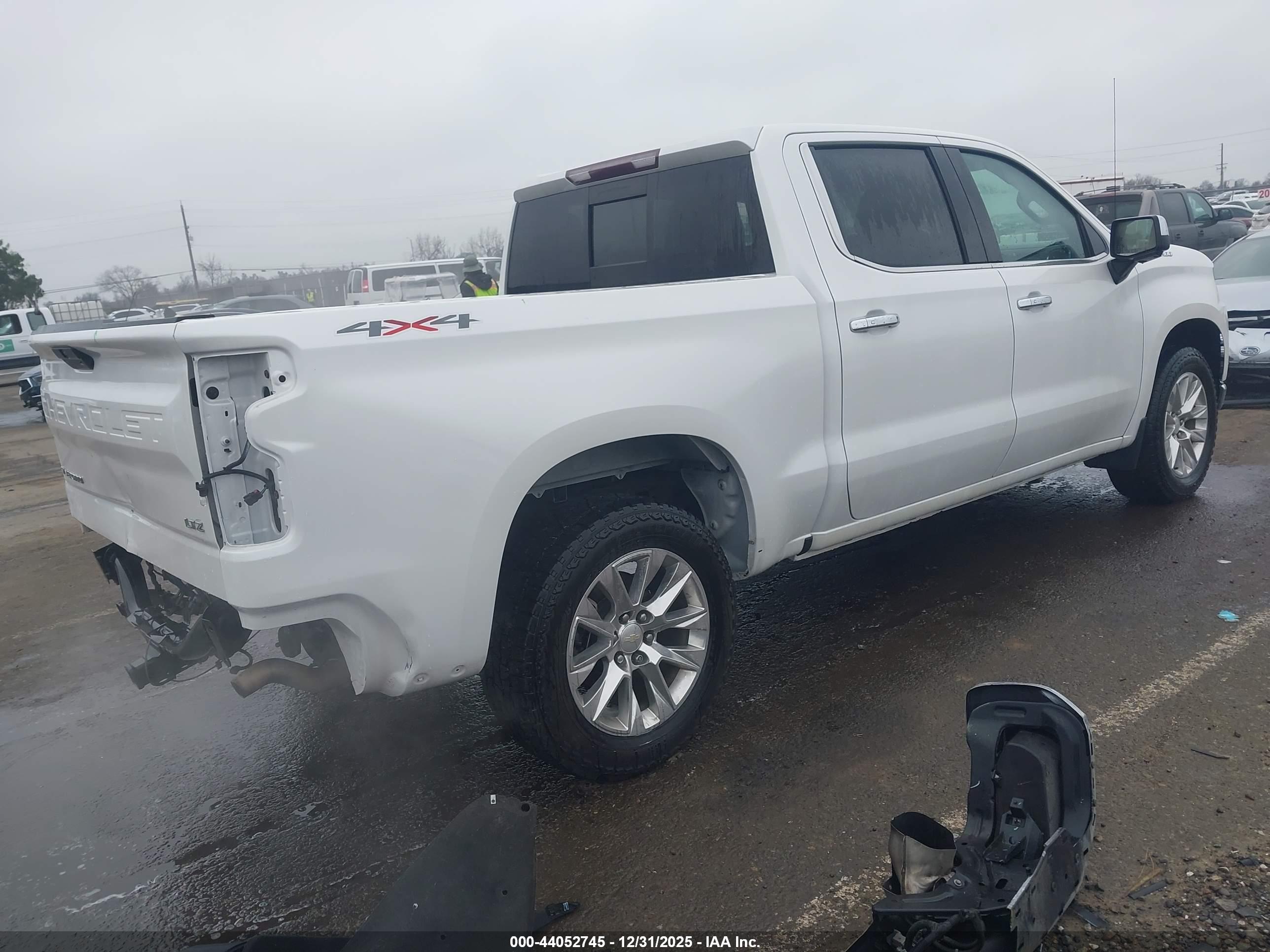 CHEVROLET SILVERADO image 4