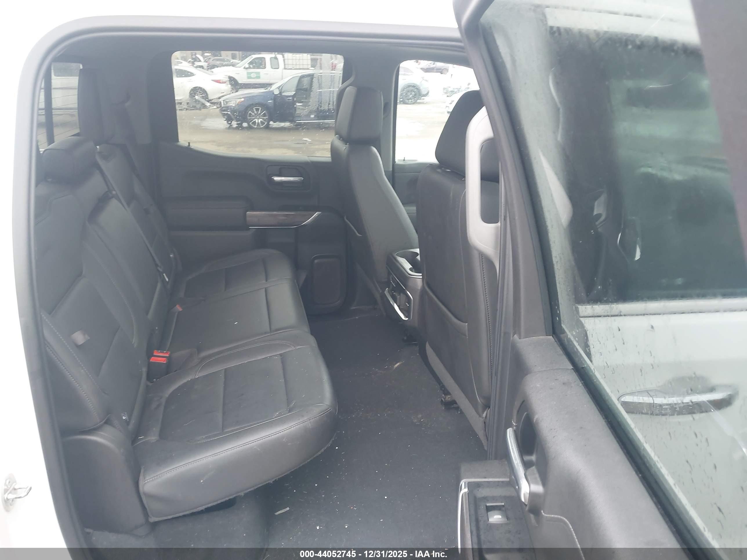 CHEVROLET SILVERADO image 8
