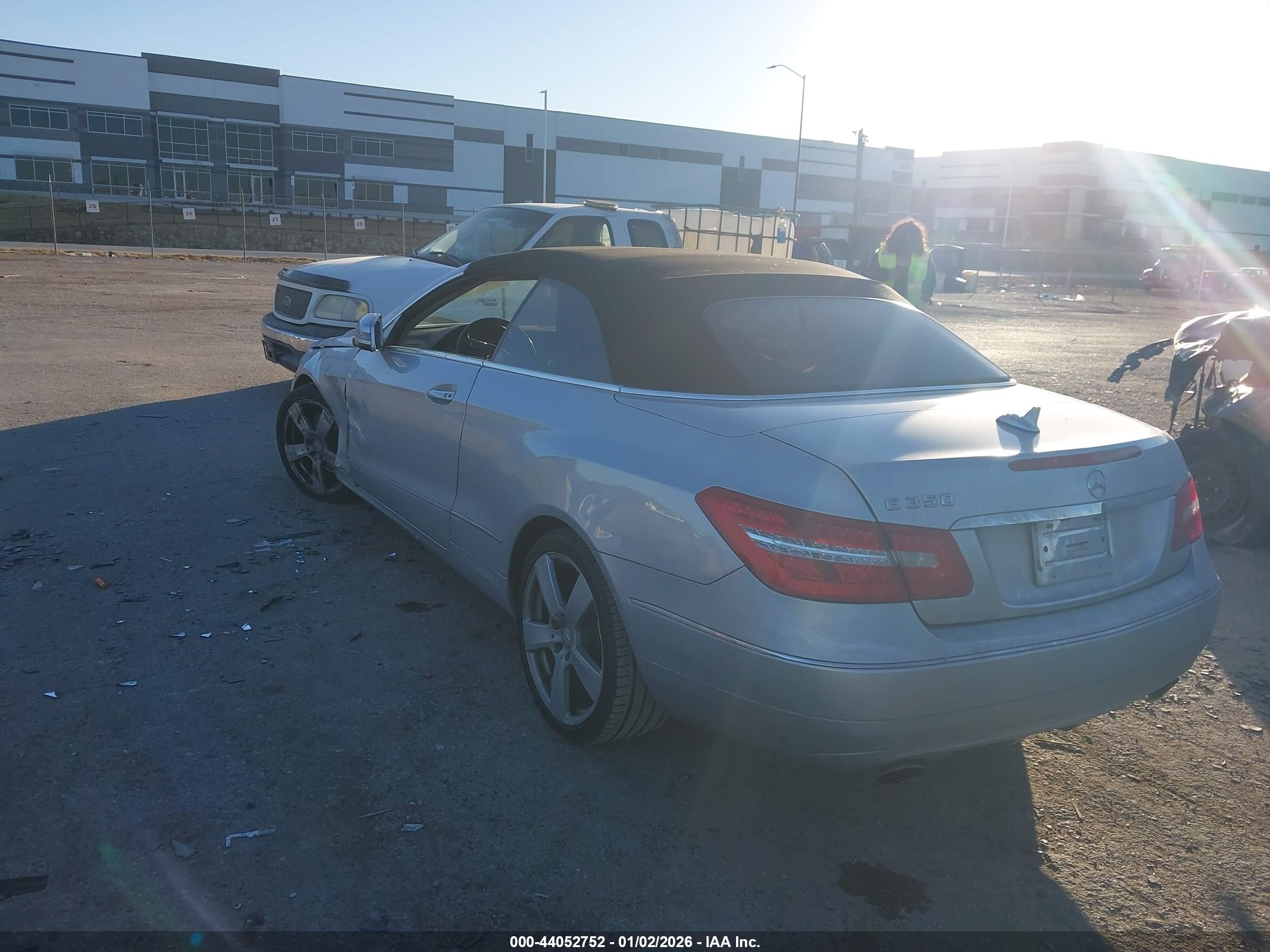 MERCEDES-BENZ E image 3