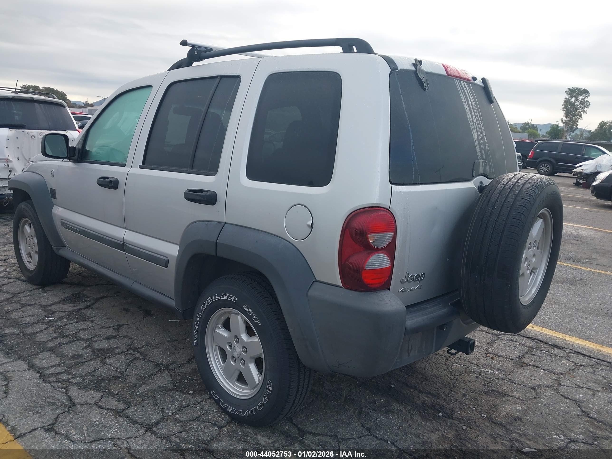 JEEP LIBERTY image 3