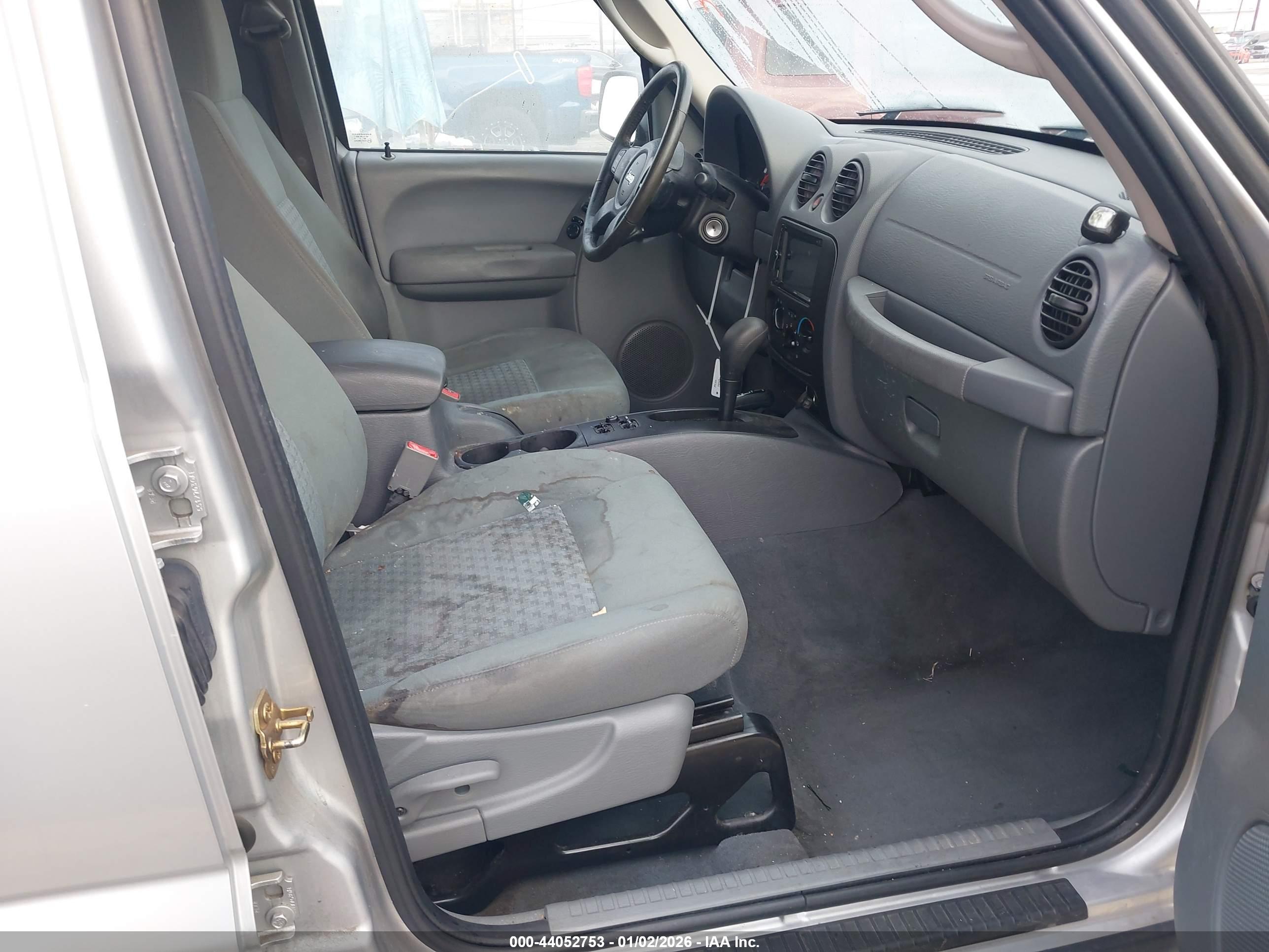 JEEP LIBERTY image 5