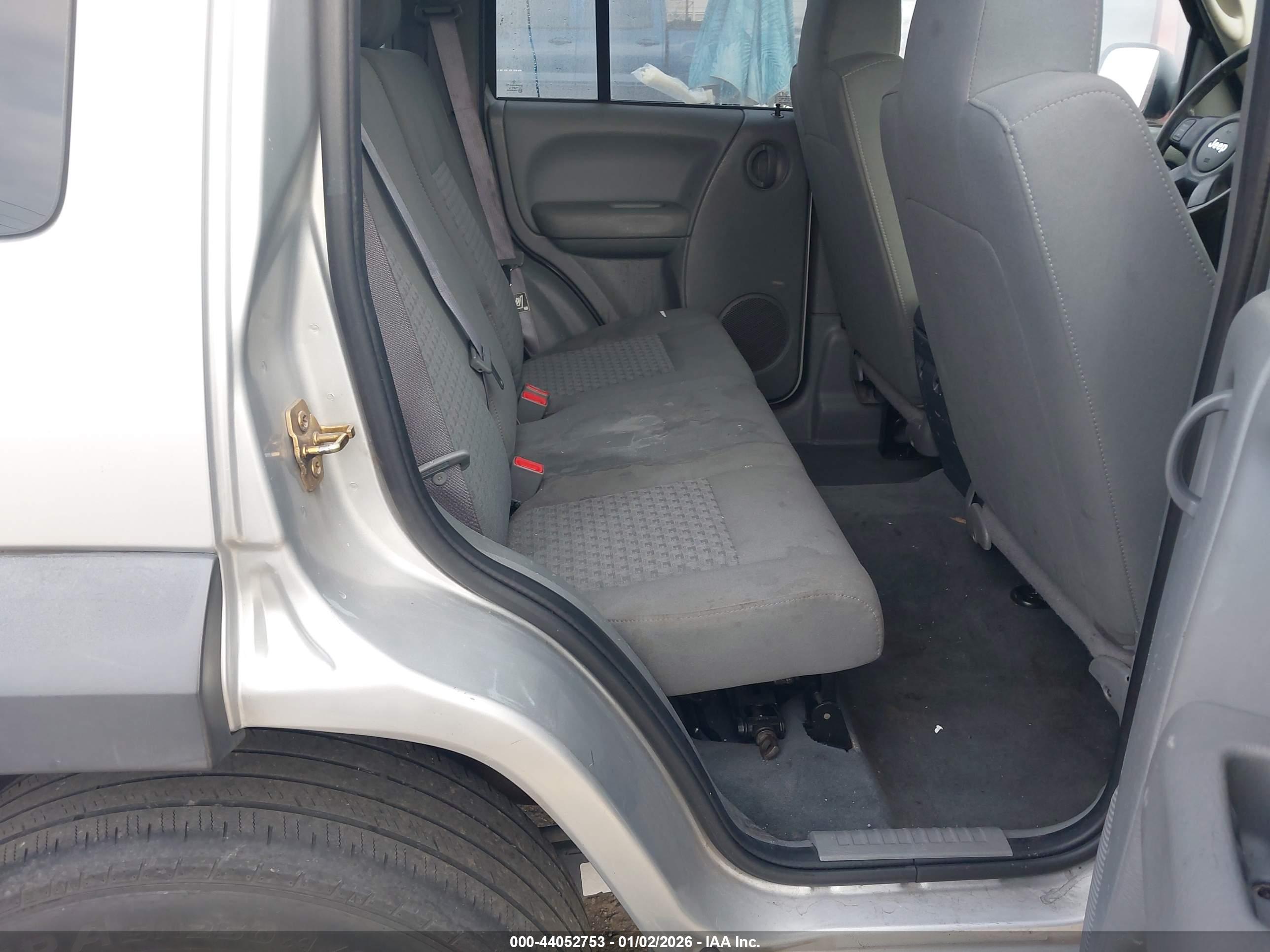 JEEP LIBERTY image 8