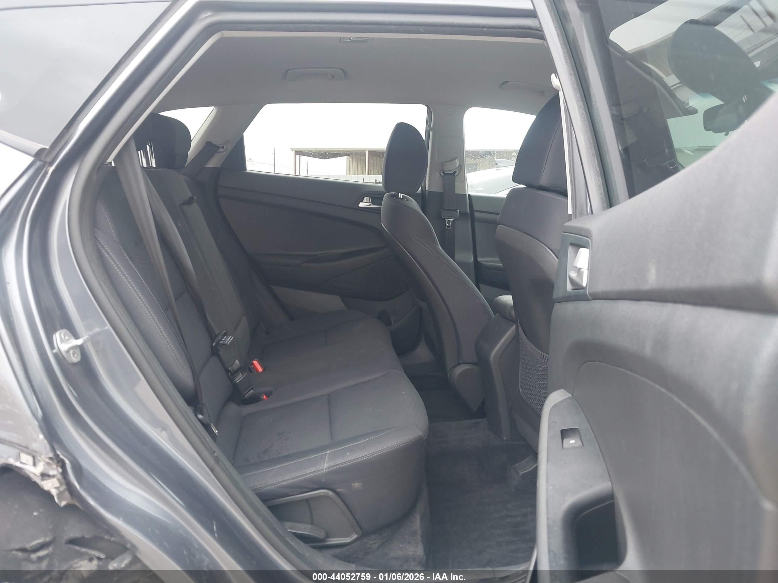HYUNDAI TUCSON image 8