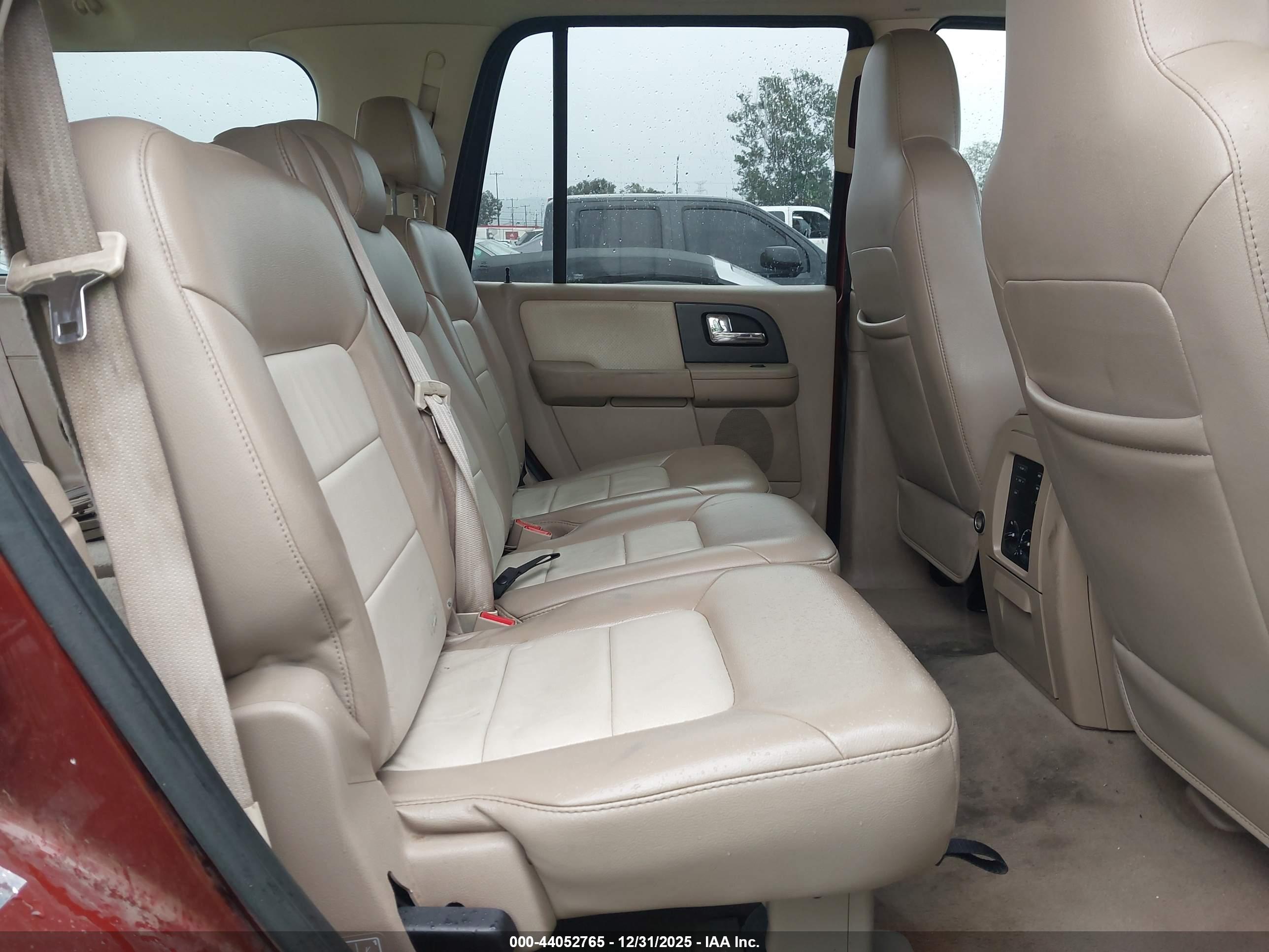 FORD EXPEDITION image 8