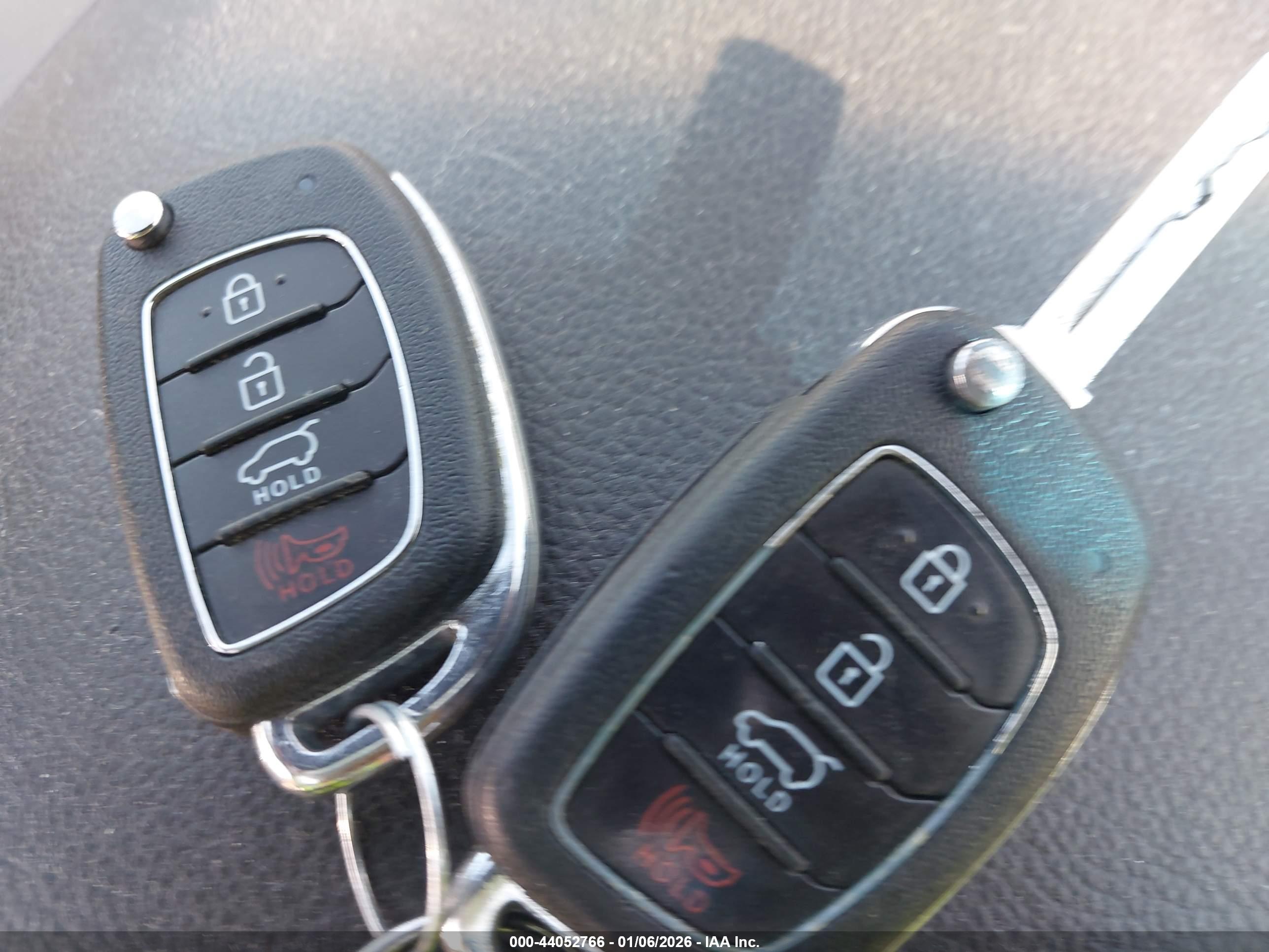 HYUNDAI SANTA image 11