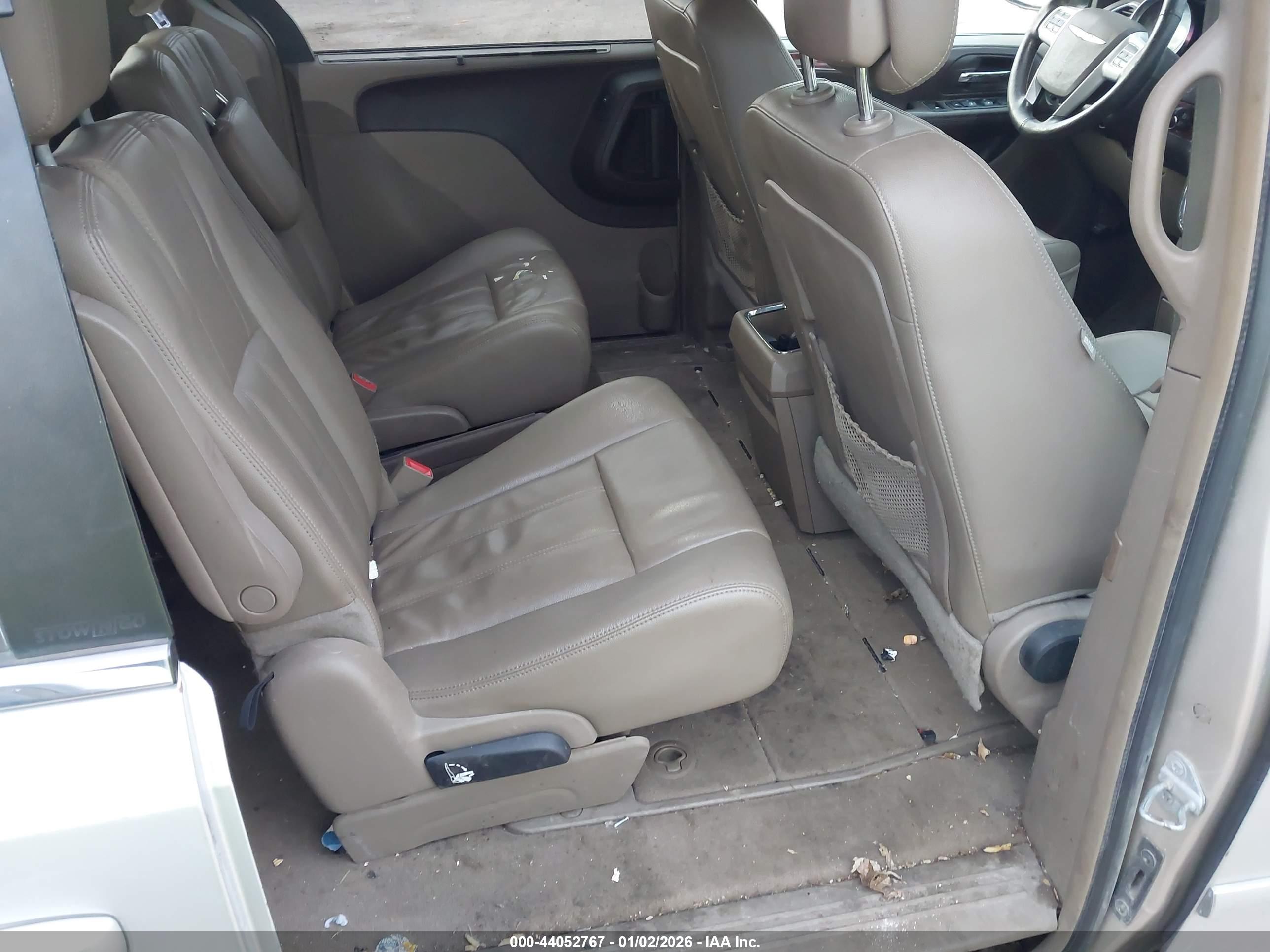 CHRYSLER TOWN image 8
