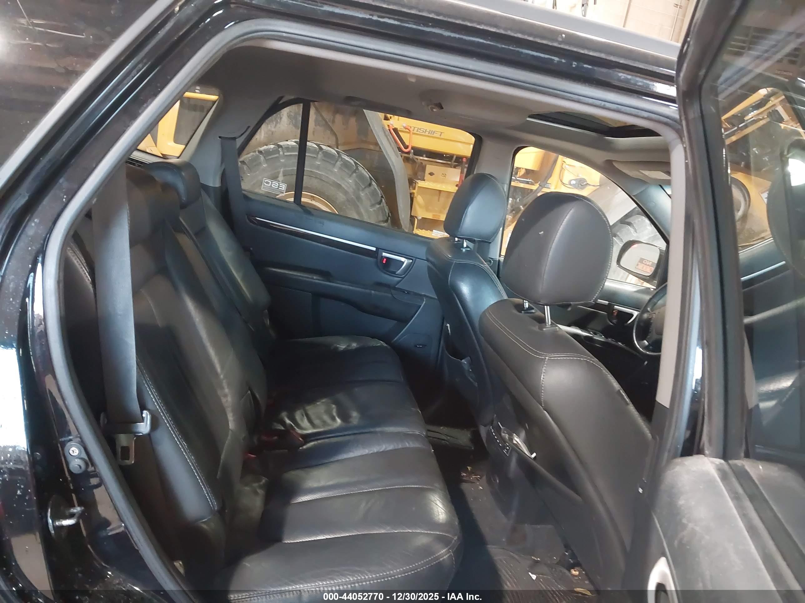 HYUNDAI SANTA image 8