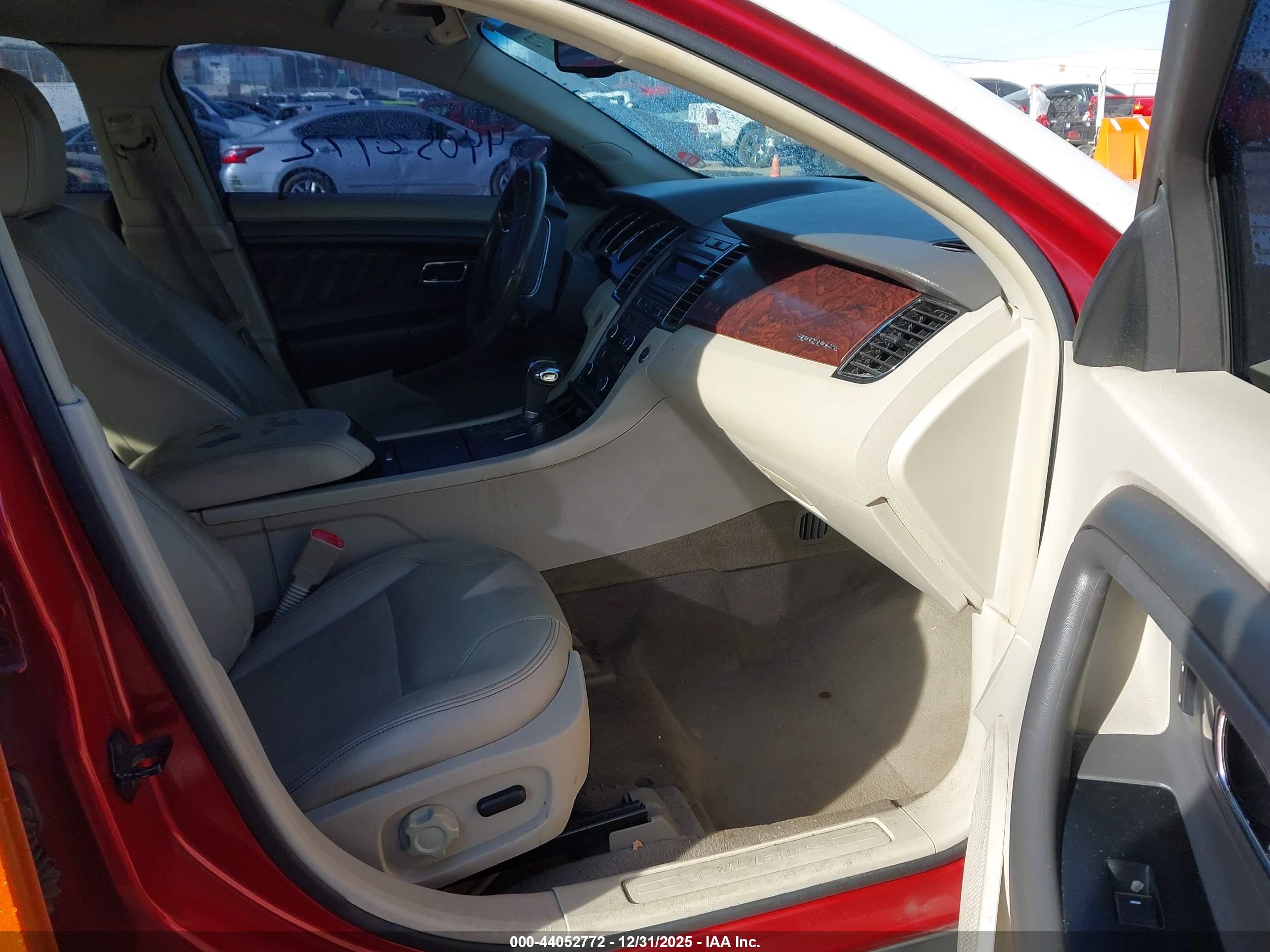 FORD TAURUS image 5