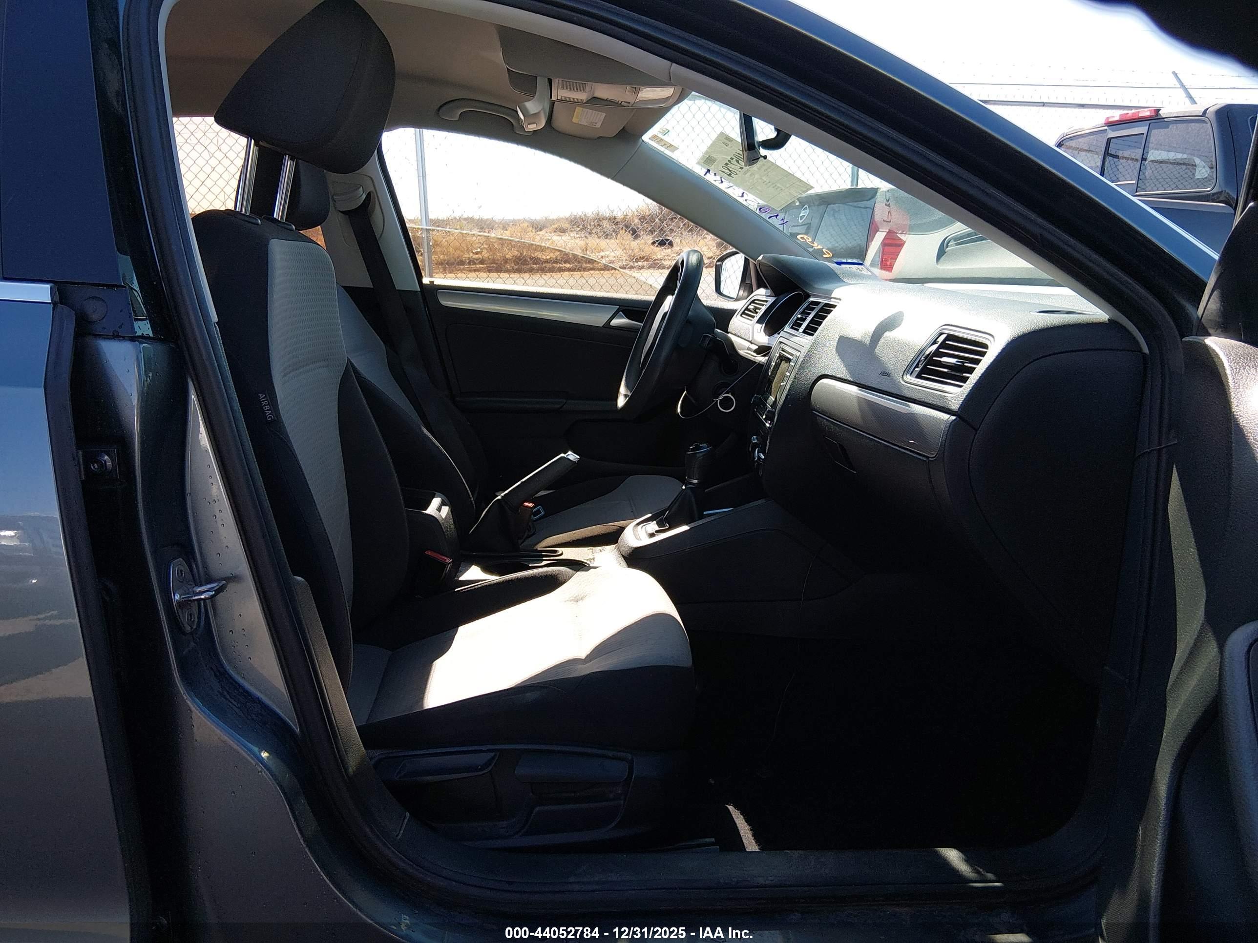 VOLKSWAGEN JETTA image 5