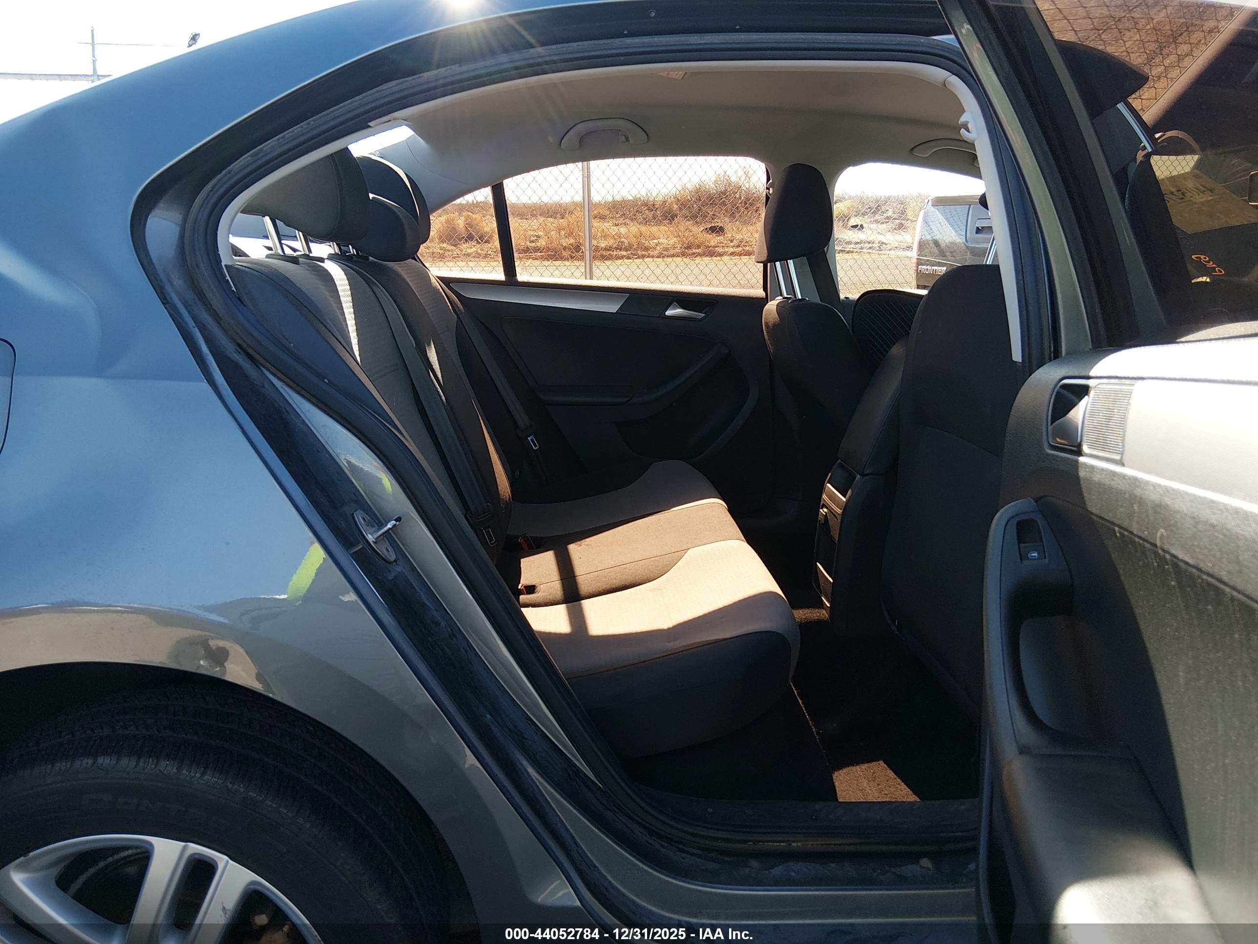 VOLKSWAGEN JETTA image 8