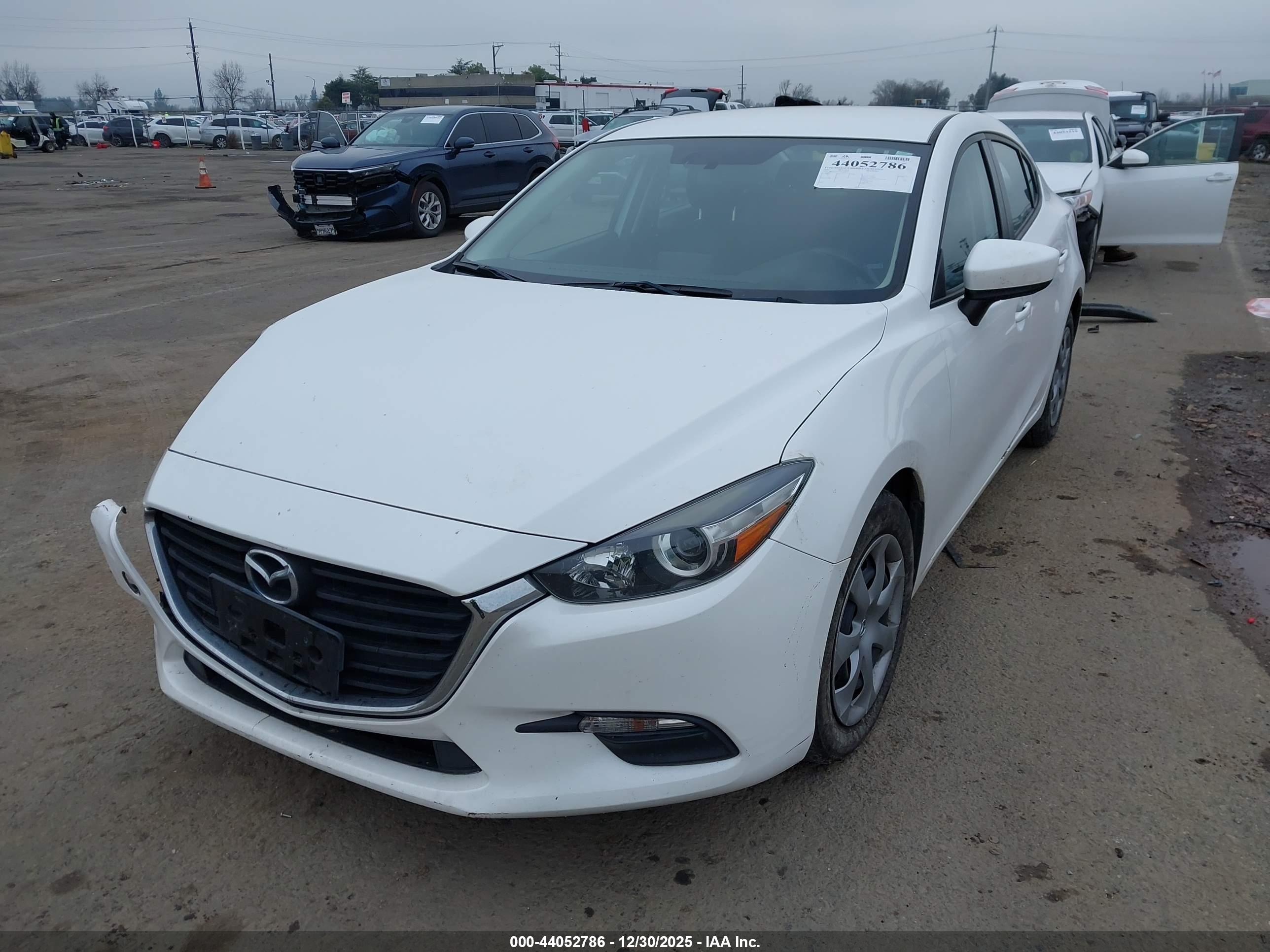 MAZDA MAZDA3 image 2