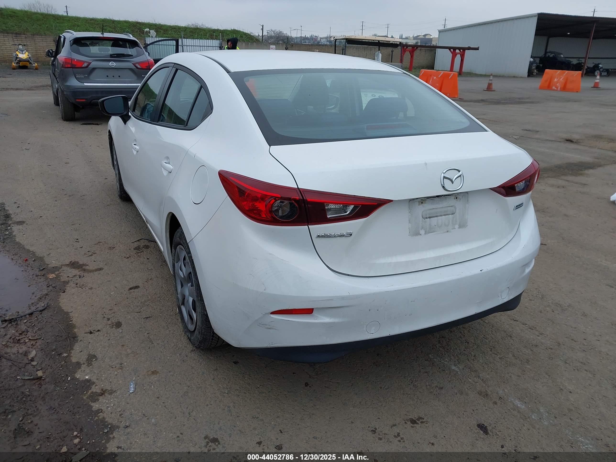 MAZDA MAZDA3 image 3