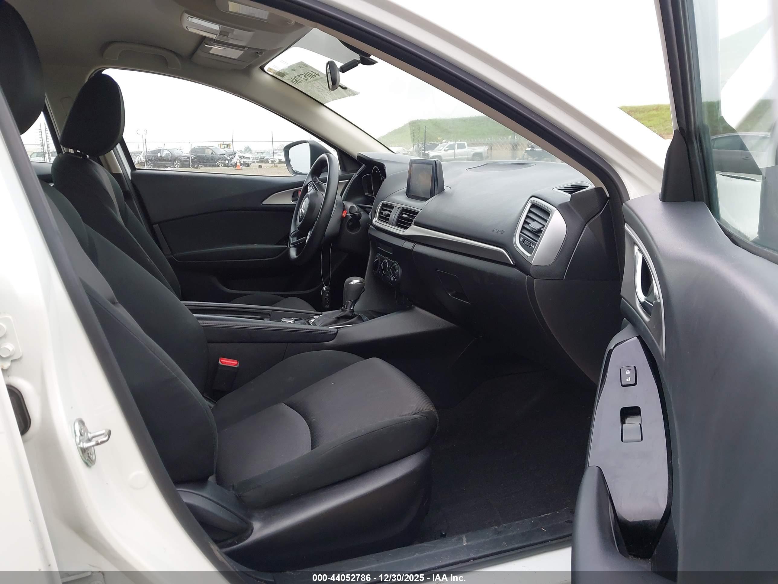 MAZDA MAZDA3 image 5