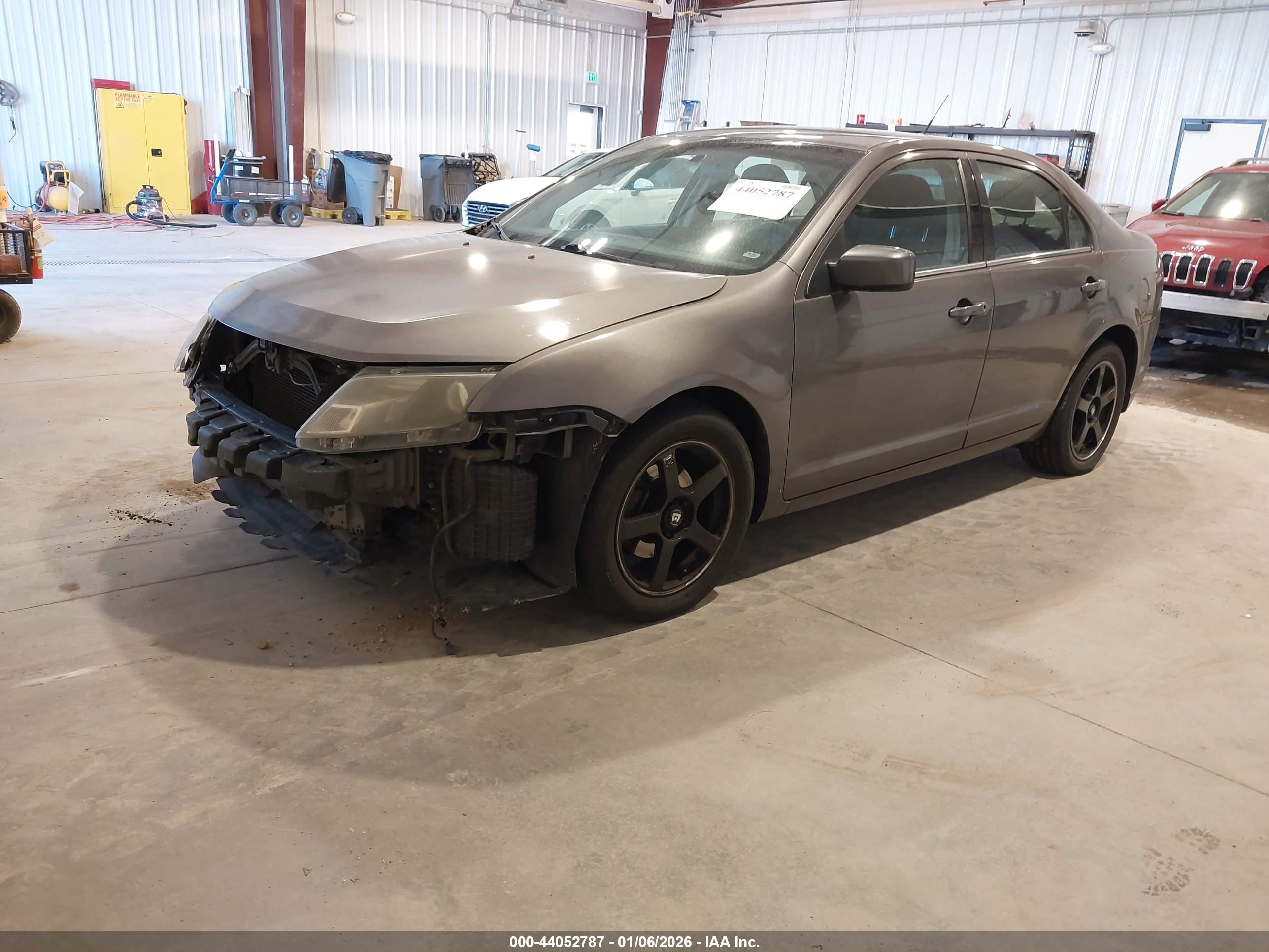 FORD FUSION image 2