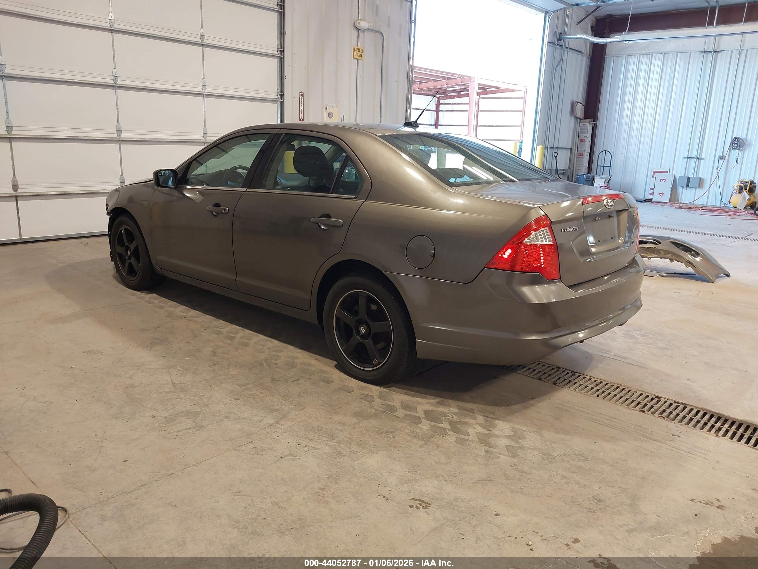 FORD FUSION image 3