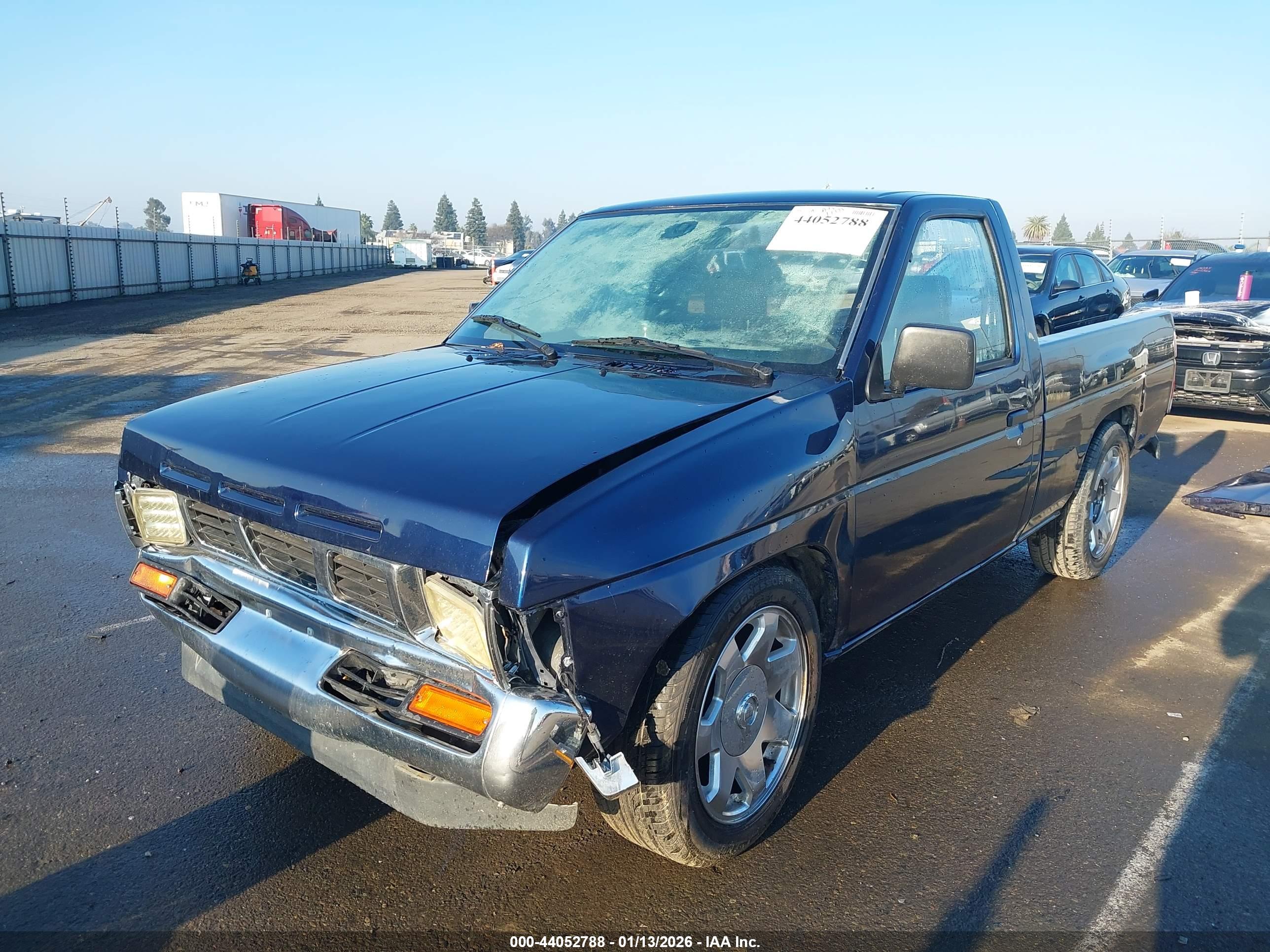 NISSAN 4X2 image 2
