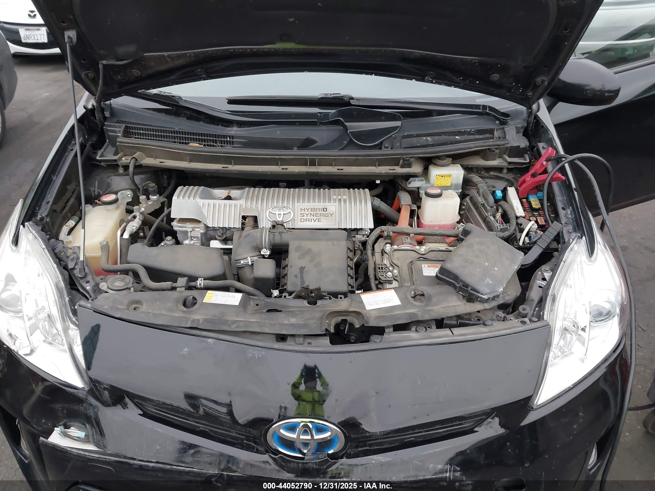 TOYOTA PRIUS image 10