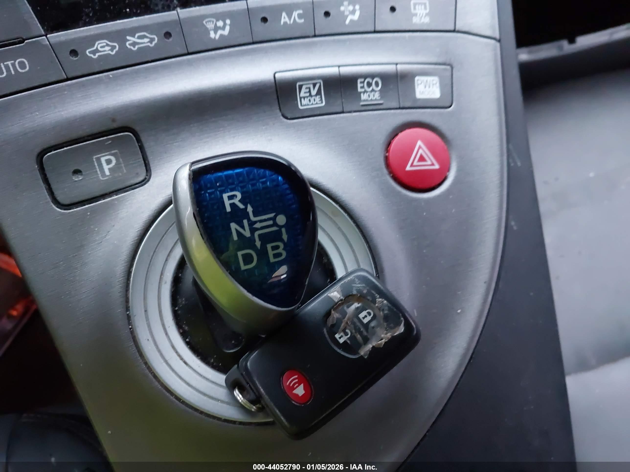 TOYOTA PRIUS image 11