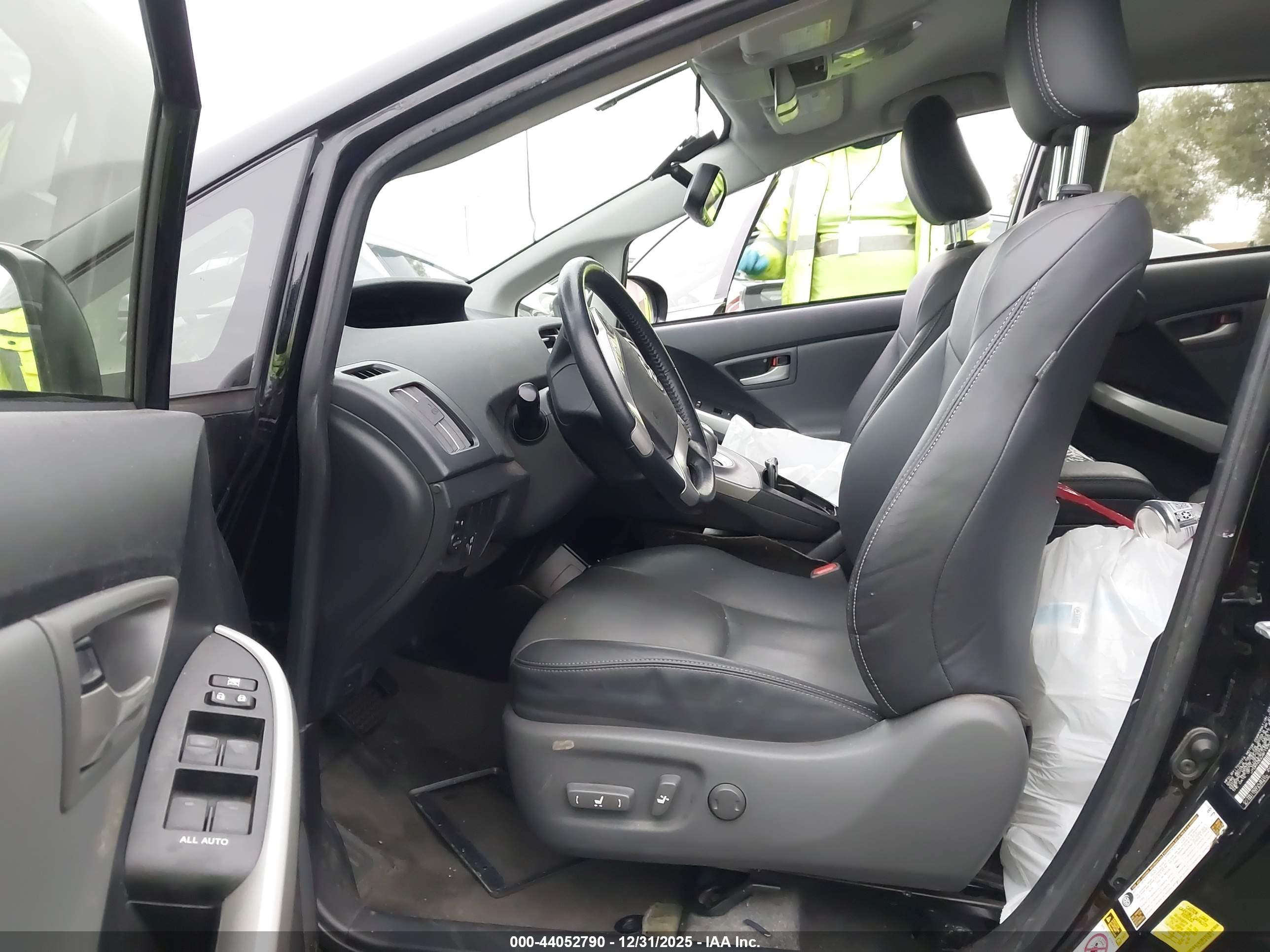 TOYOTA PRIUS image 5