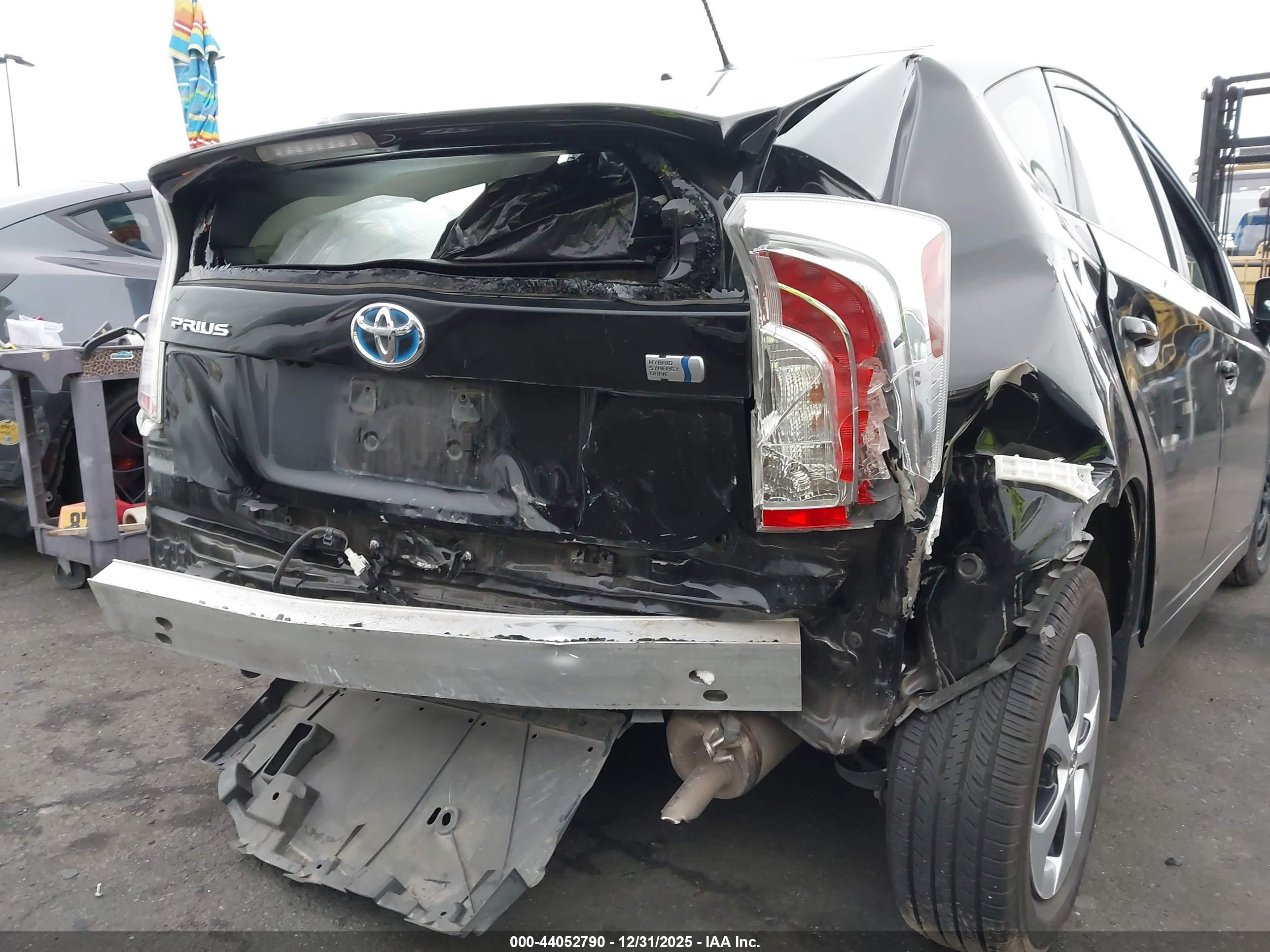 TOYOTA PRIUS image 6