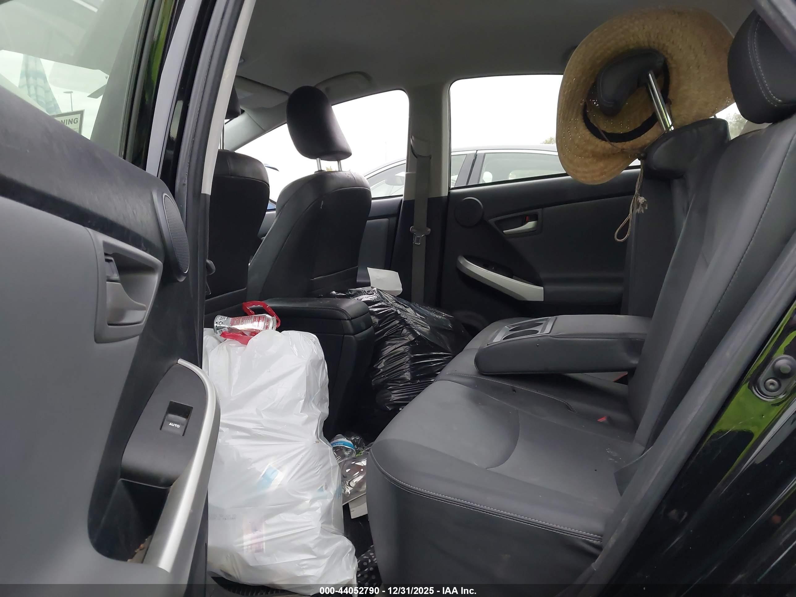TOYOTA PRIUS image 8