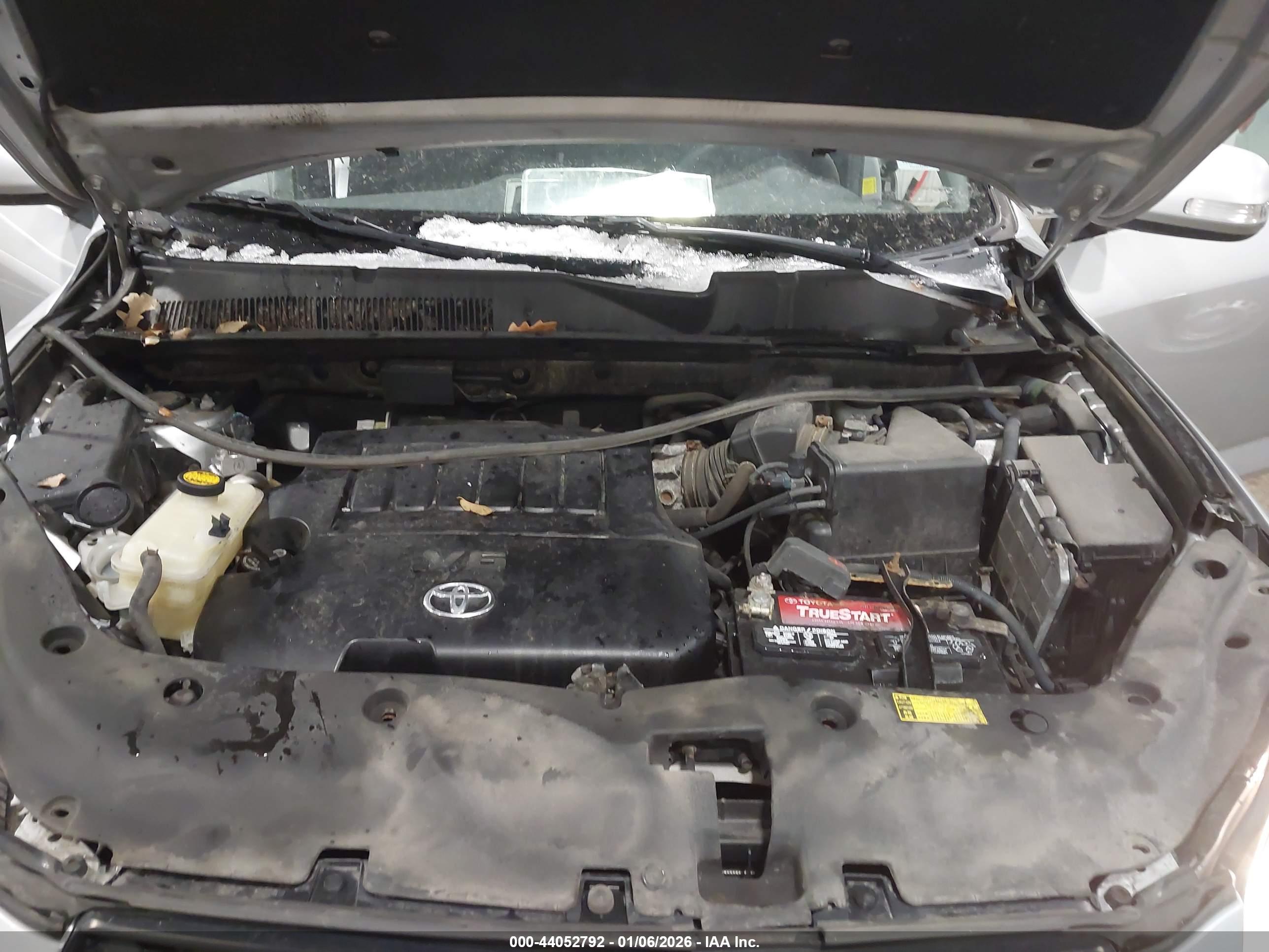 TOYOTA RAV4 image 10