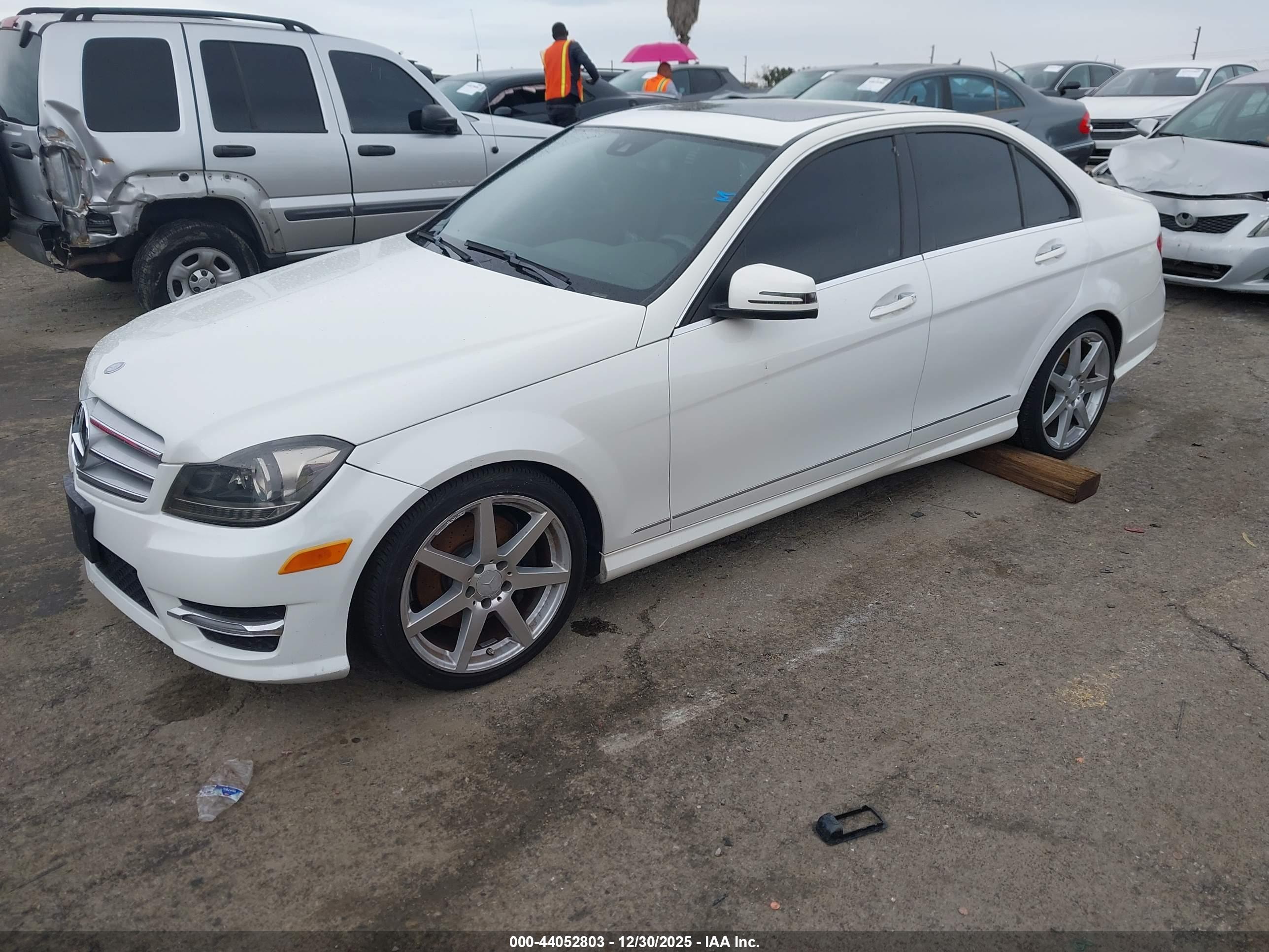 MERCEDES-BENZ C image 2