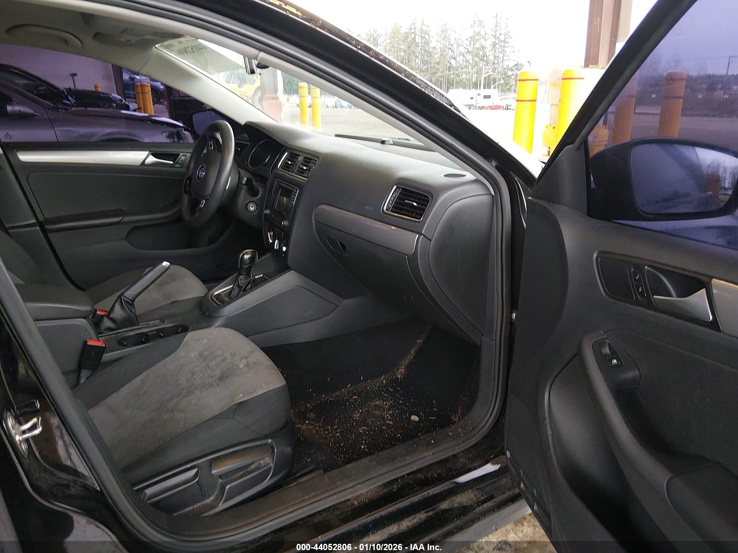 VOLKSWAGEN JETTA image 5