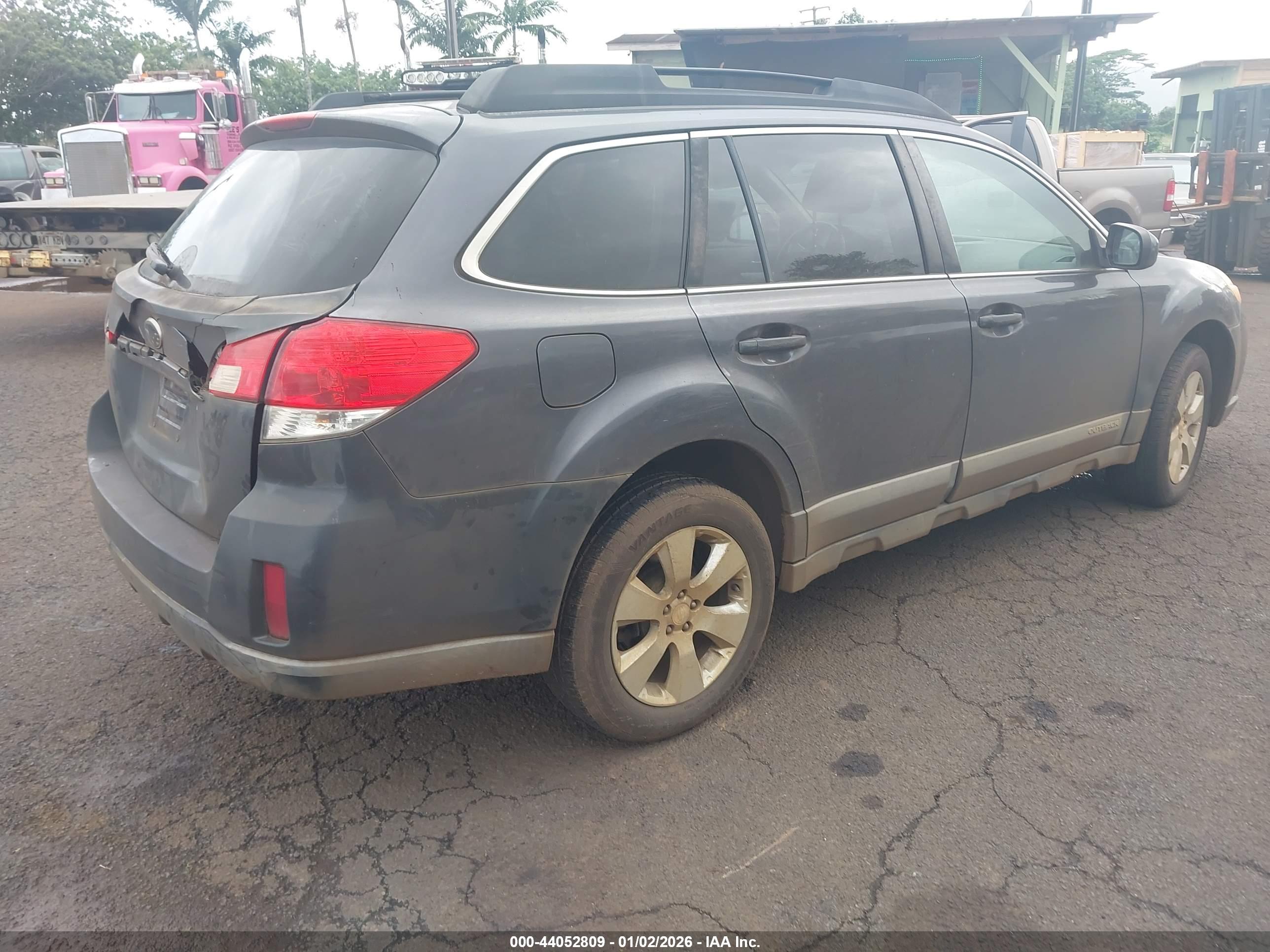 SUBARU OUTBACK image 4