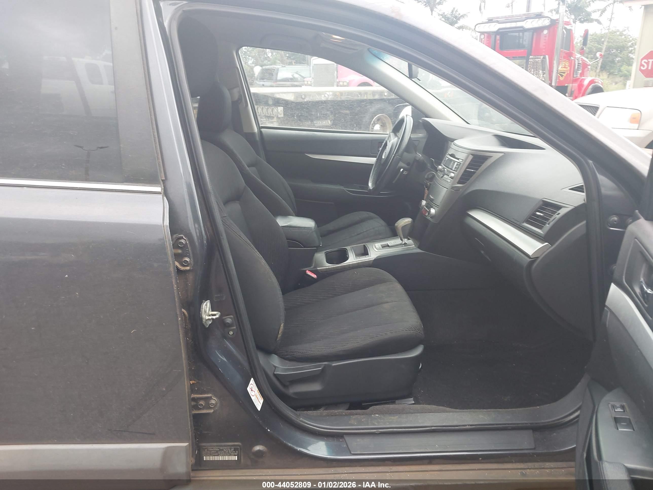 SUBARU OUTBACK image 5