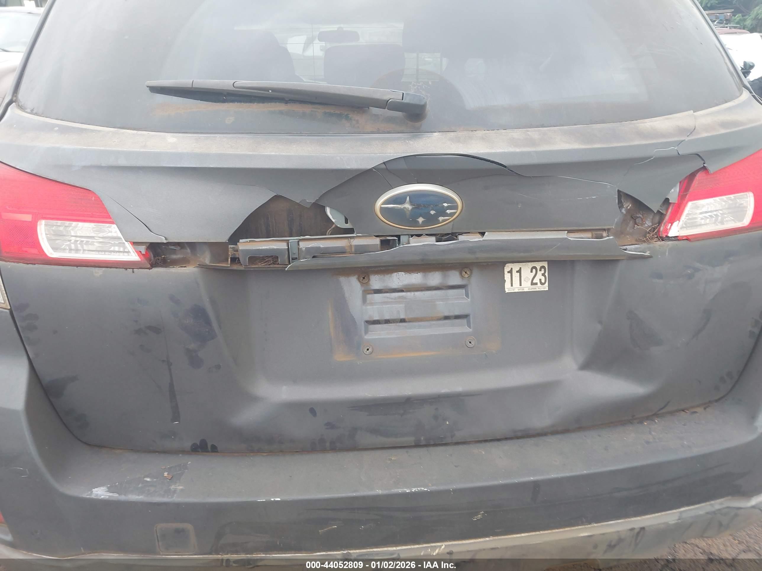 SUBARU OUTBACK image 6