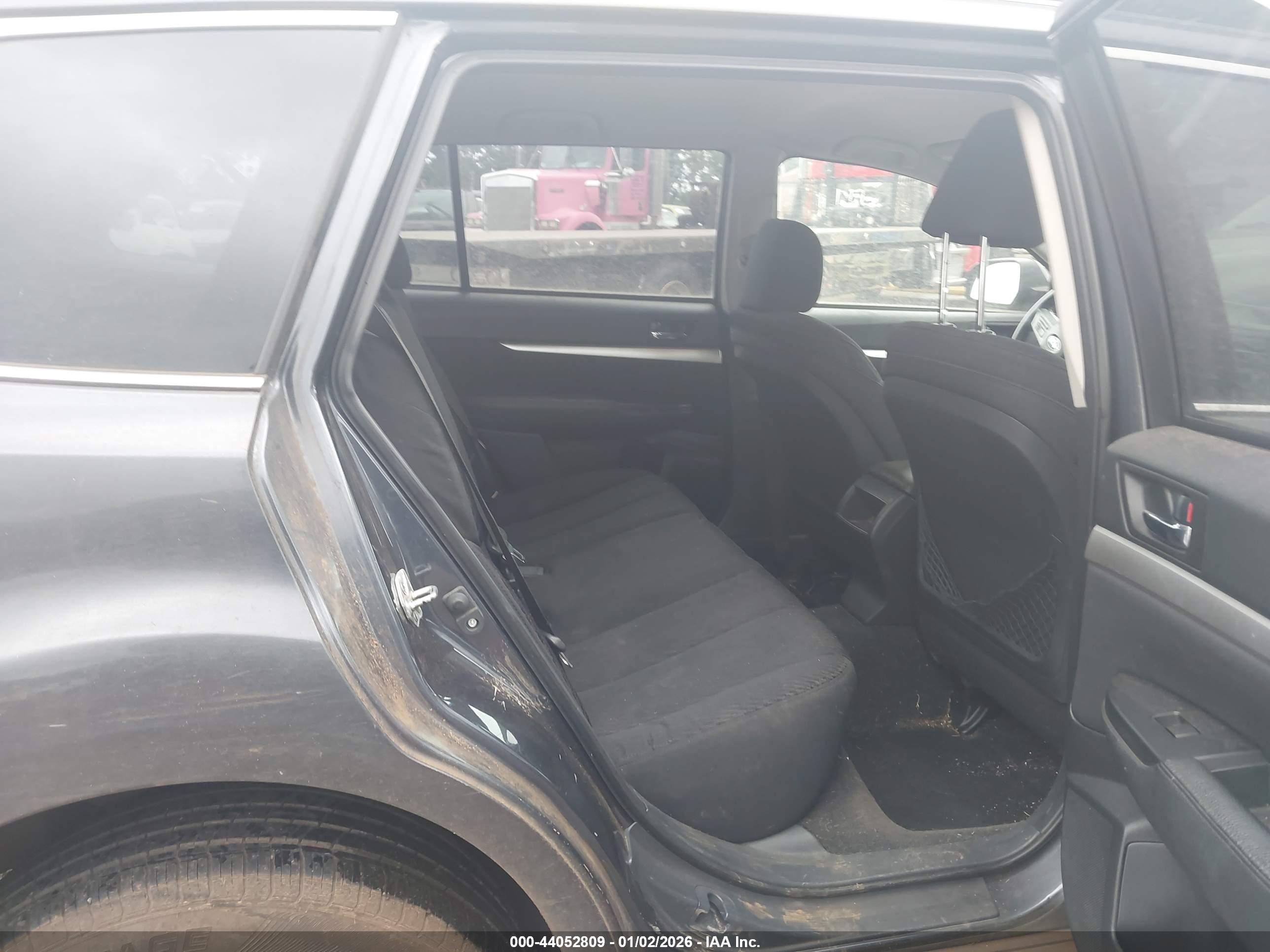 SUBARU OUTBACK image 8
