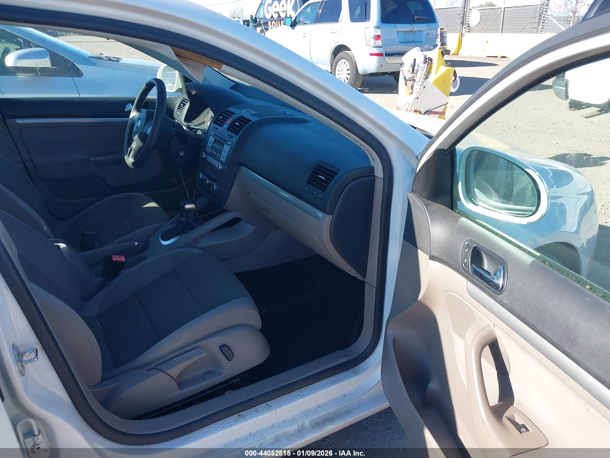 VOLKSWAGEN JETTA image 5