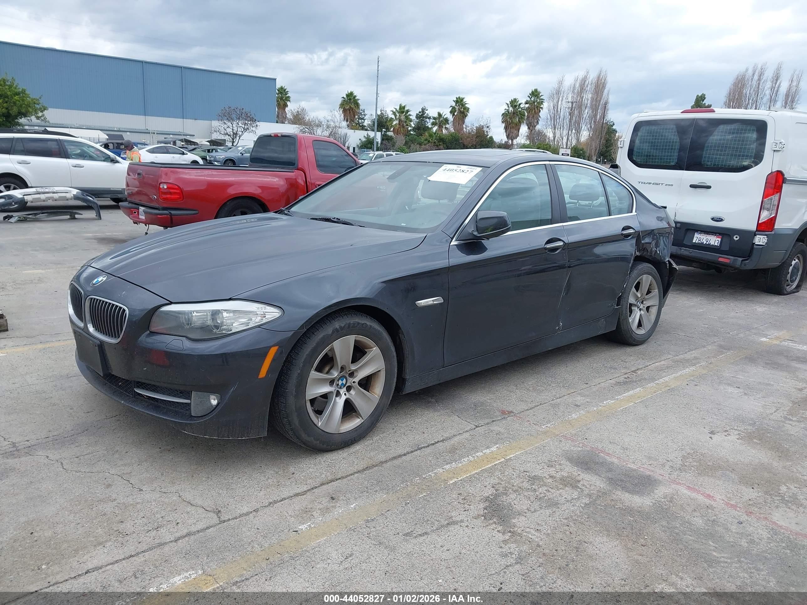 BMW 528I image 2