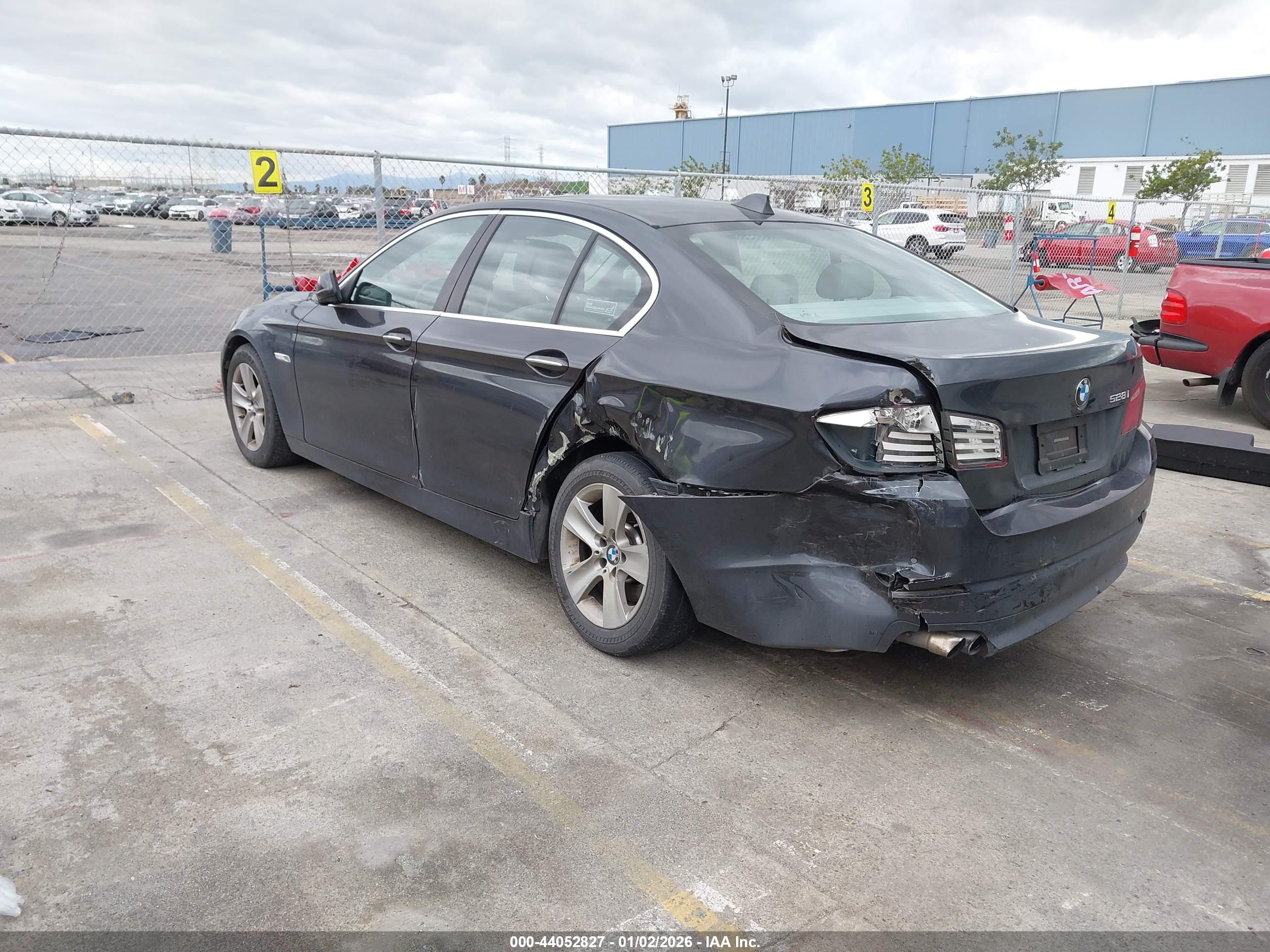 BMW 528I image 3