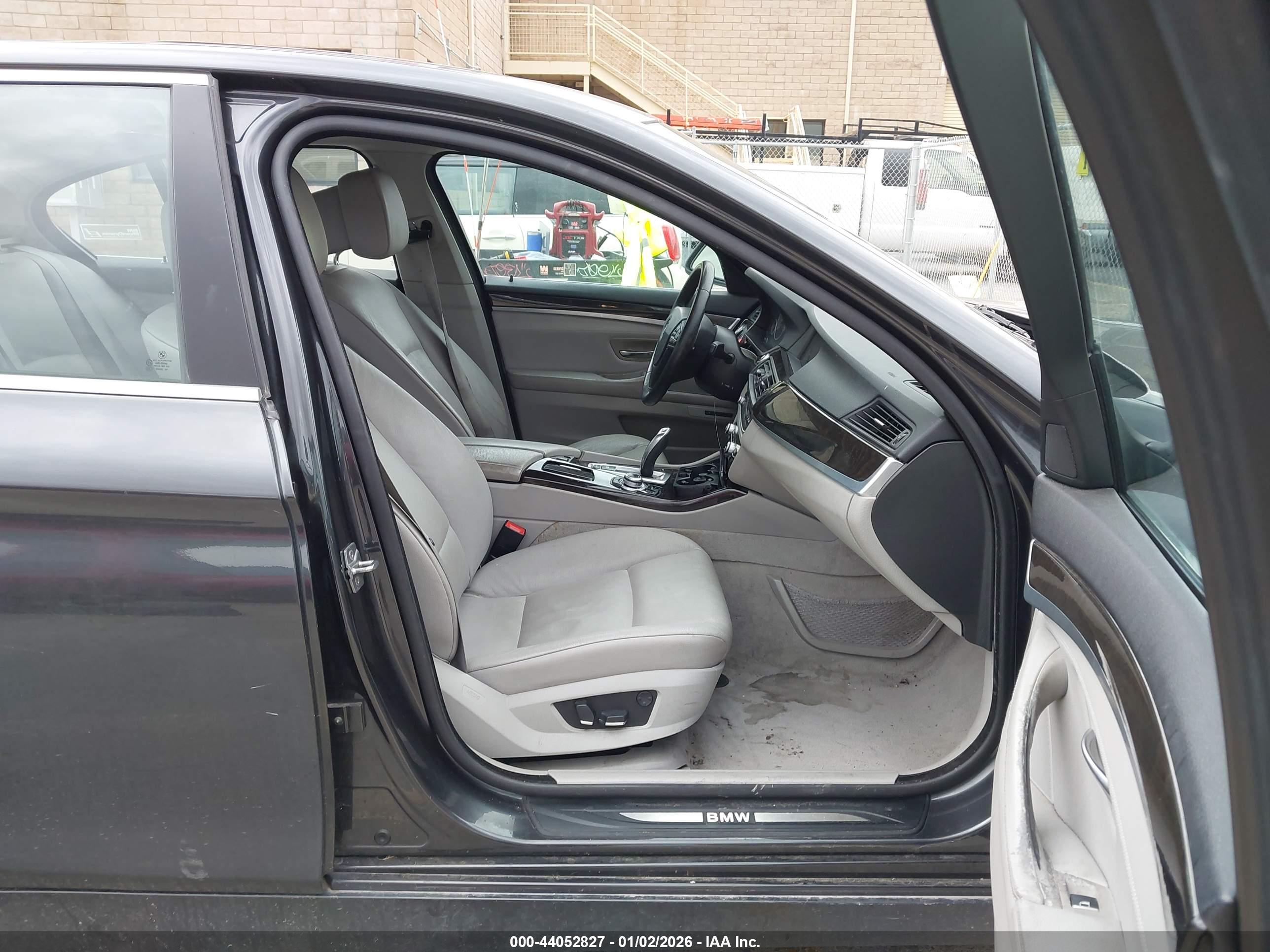 BMW 528I image 5