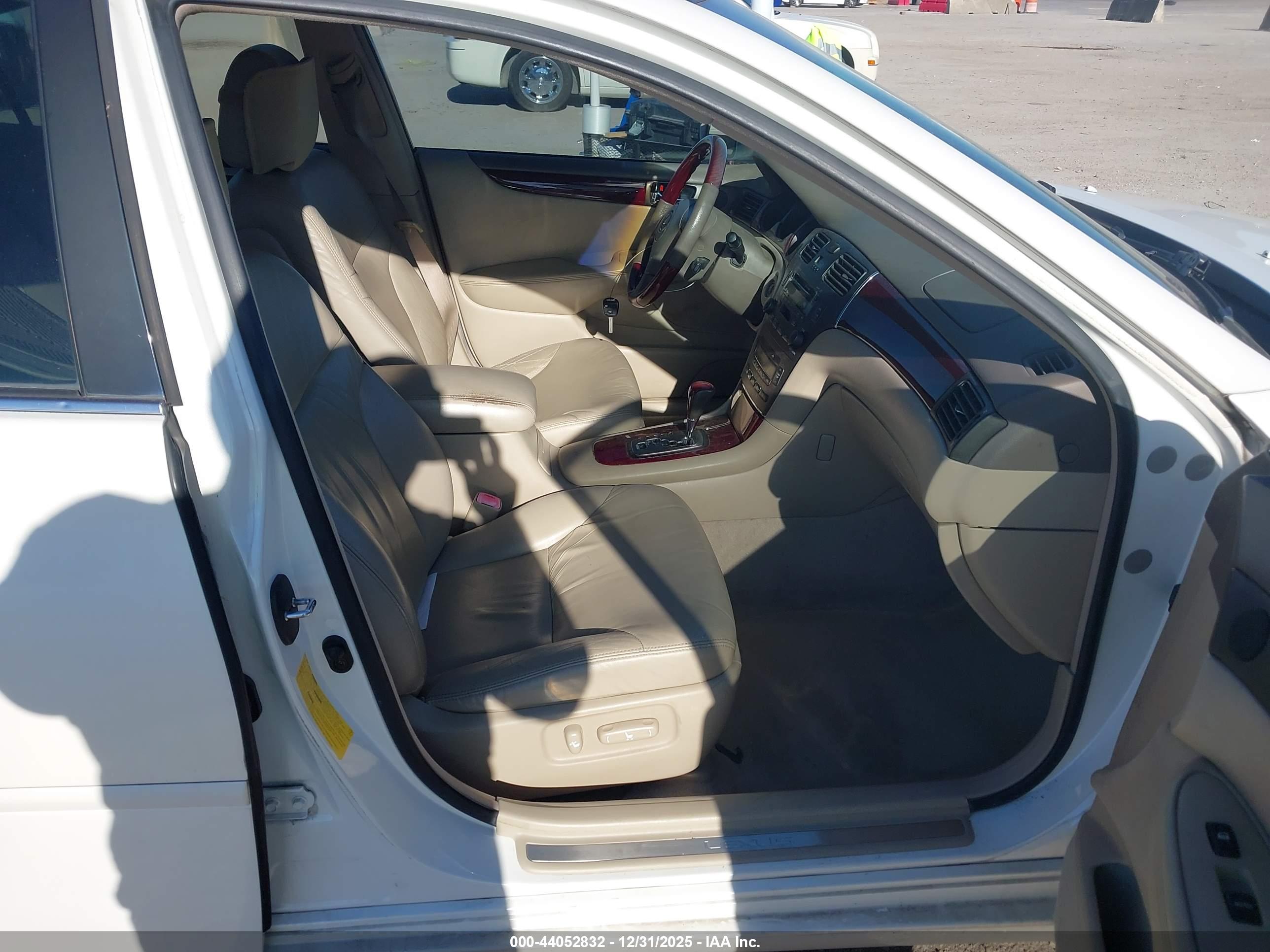 LEXUS ES image 5