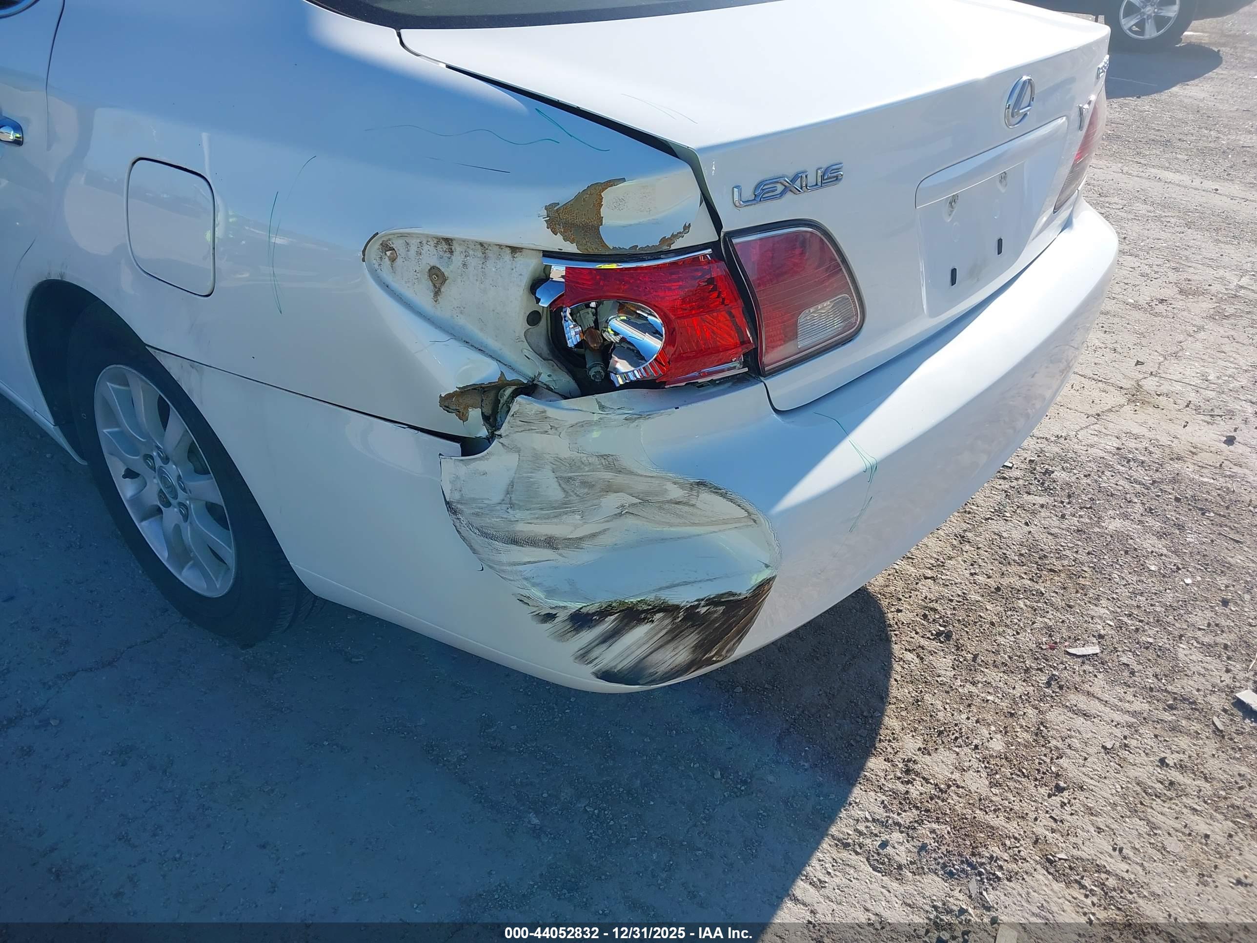LEXUS ES image 6