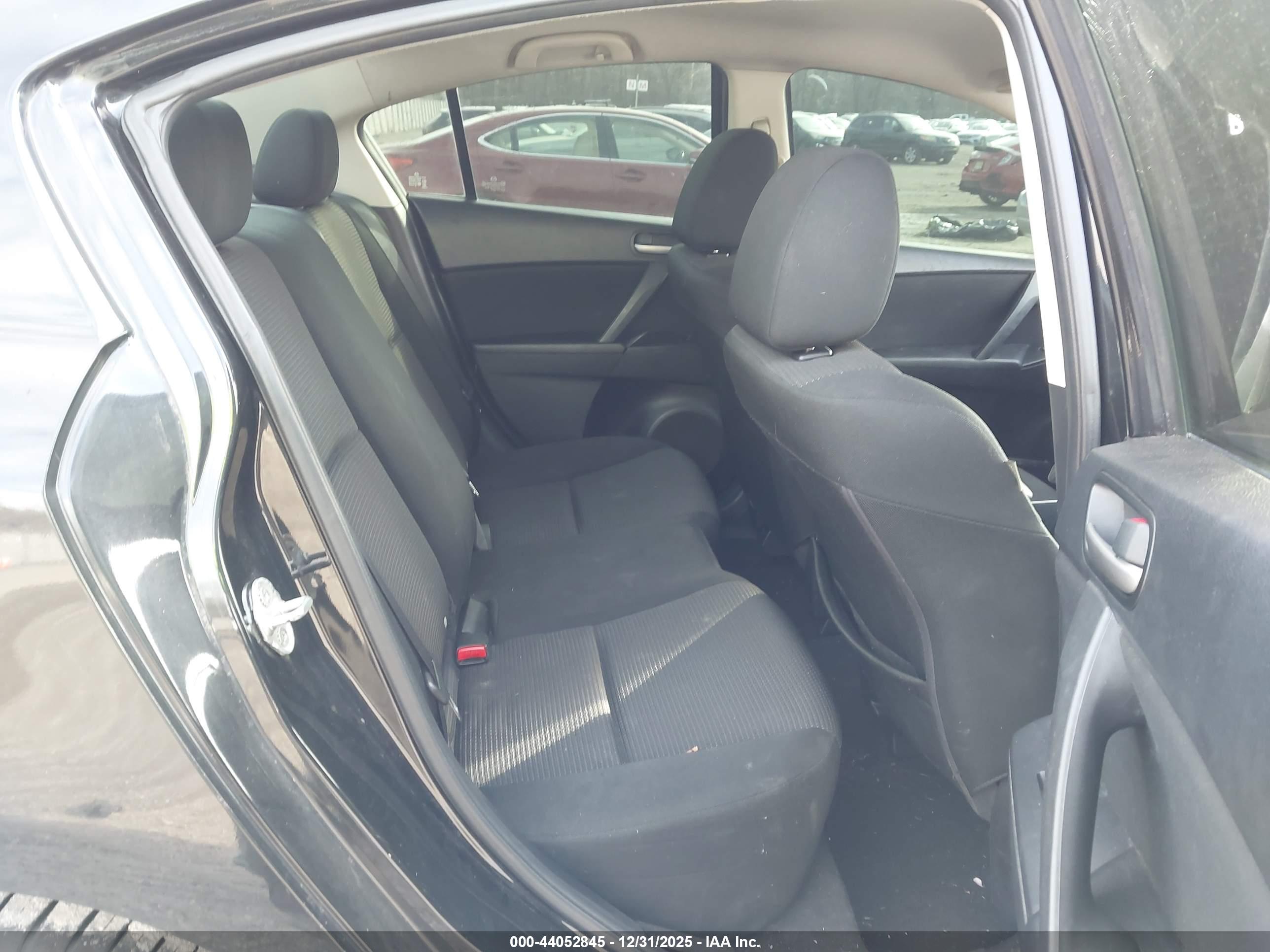 MAZDA MAZDA3 image 8