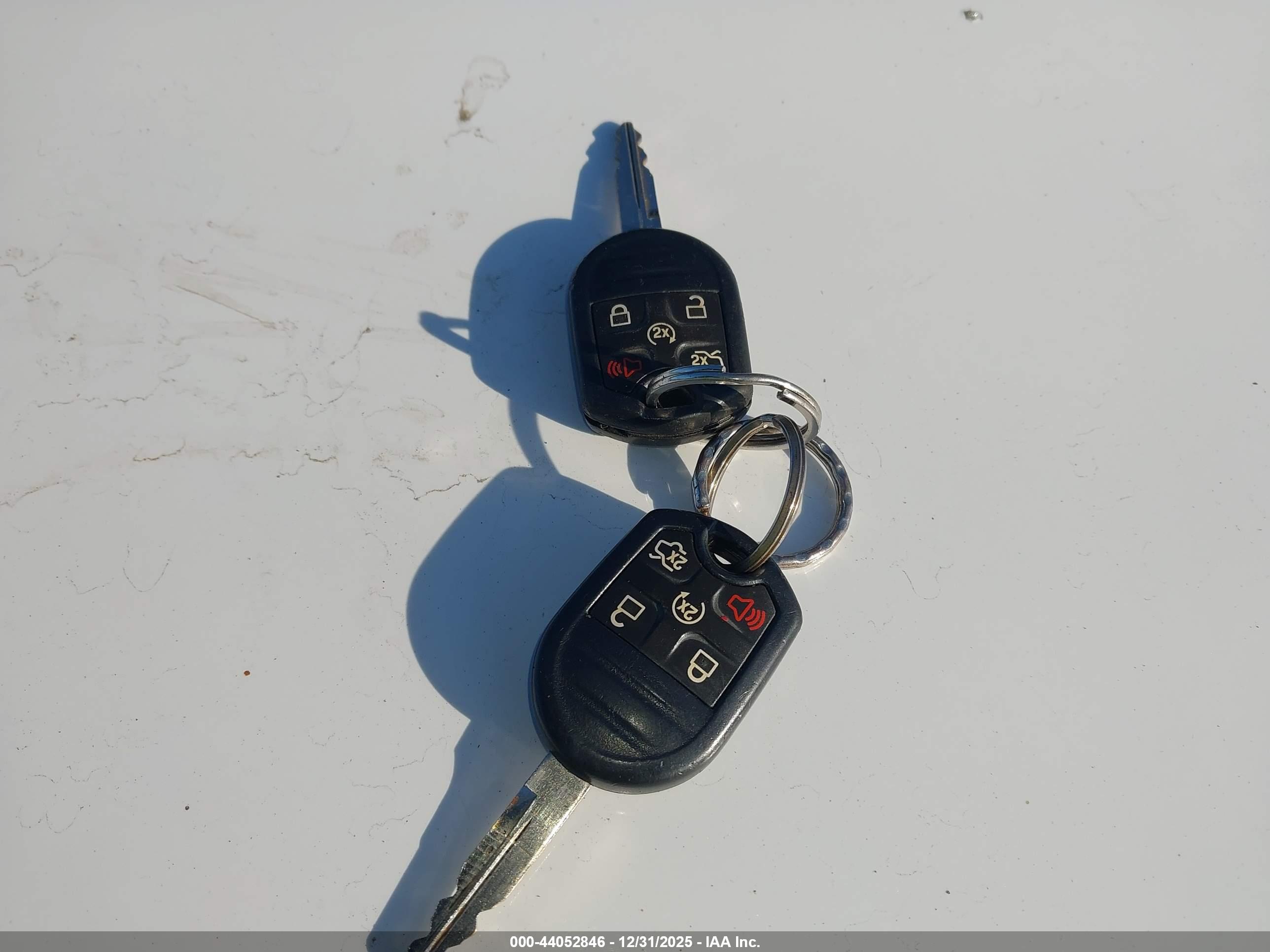 FORD TAURUS image 11