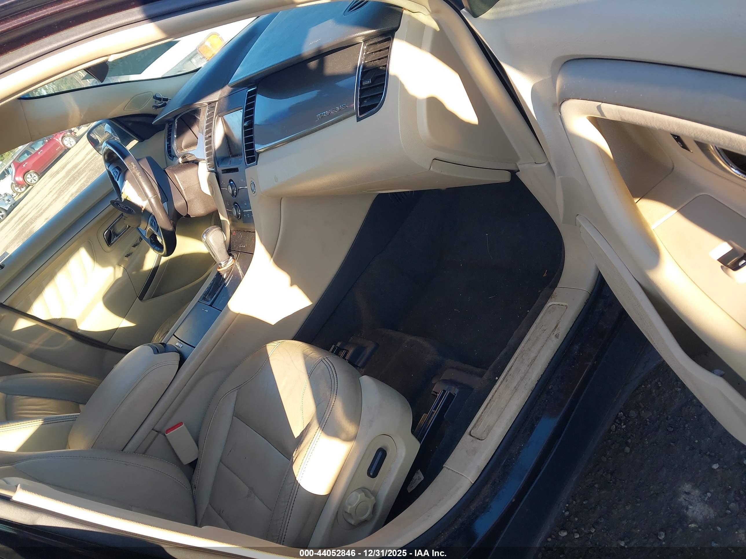 FORD TAURUS image 5
