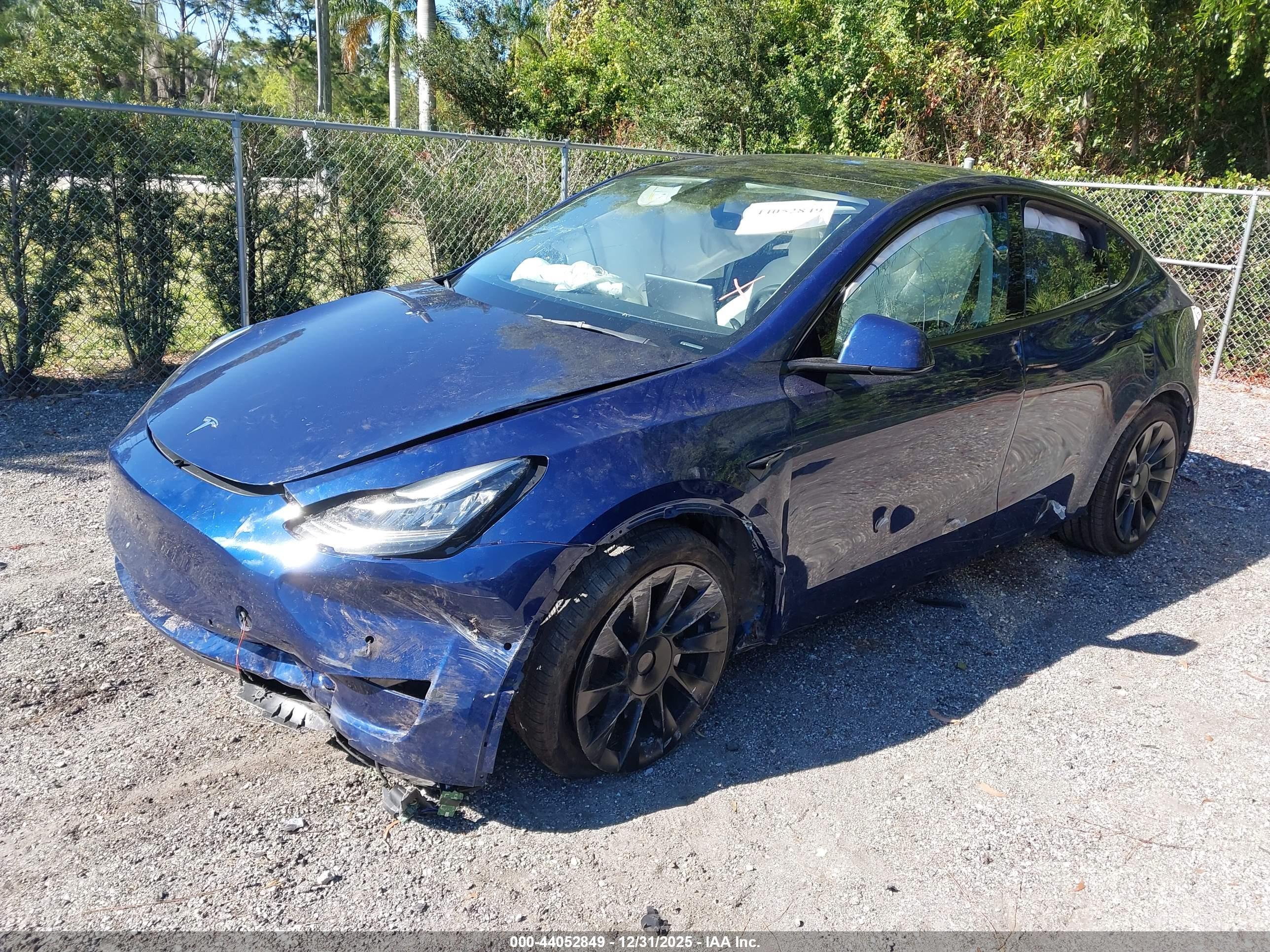 TESLA MODEL image 2