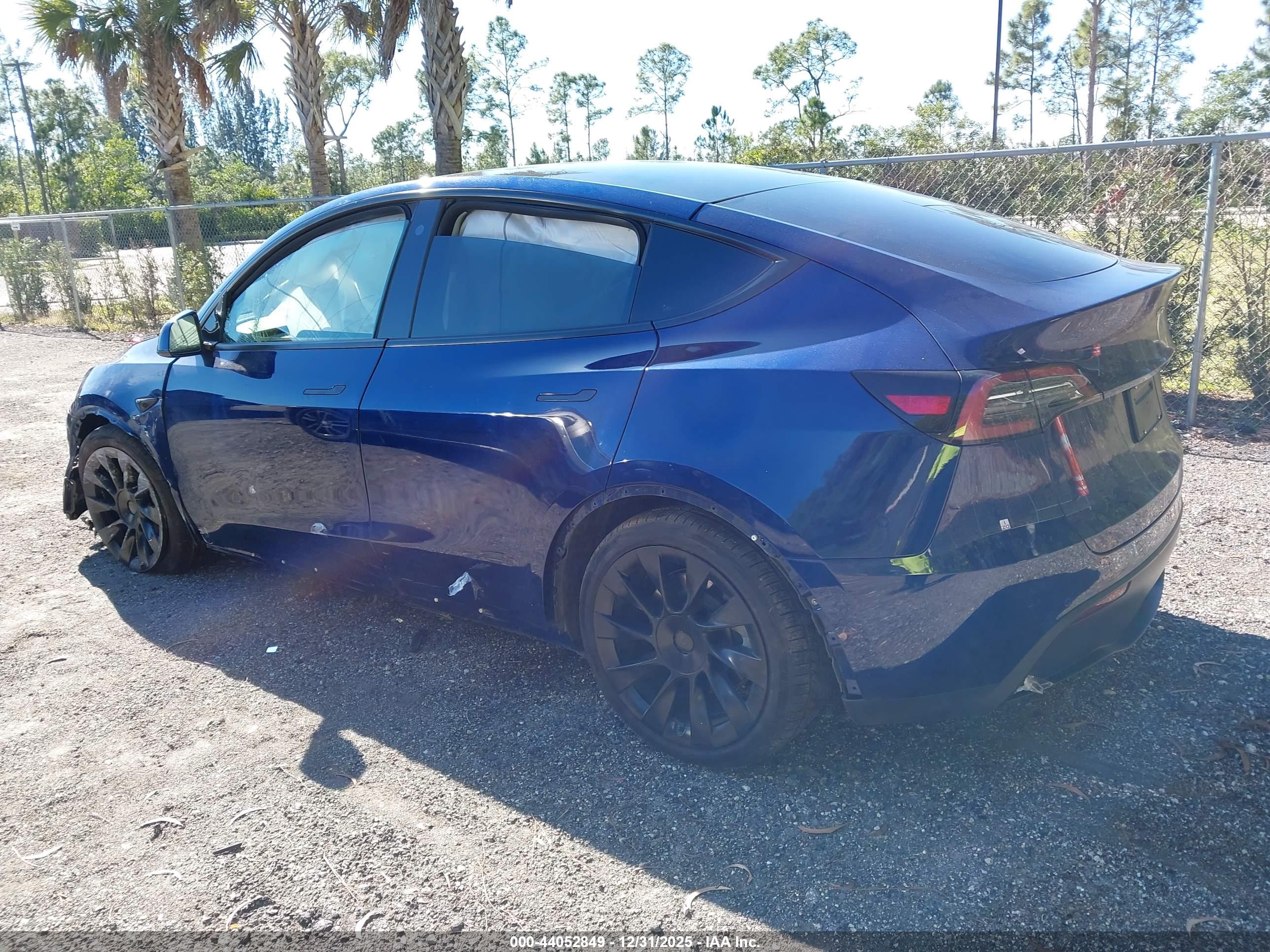 TESLA MODEL image 3