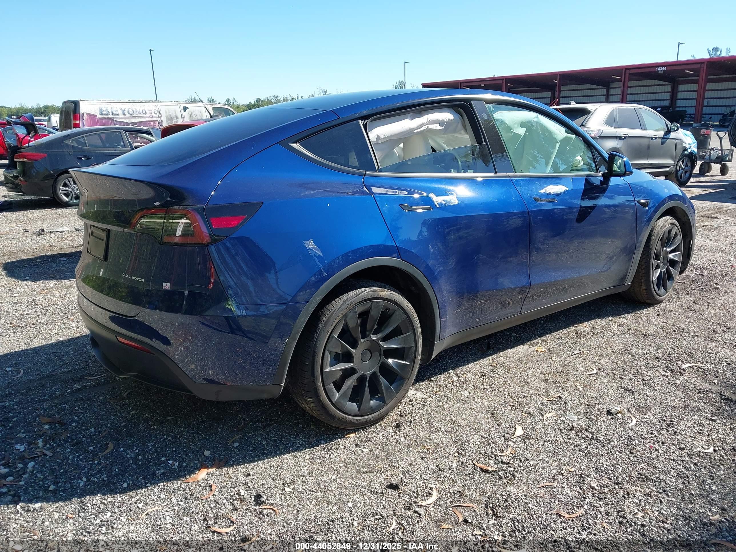 TESLA MODEL image 4